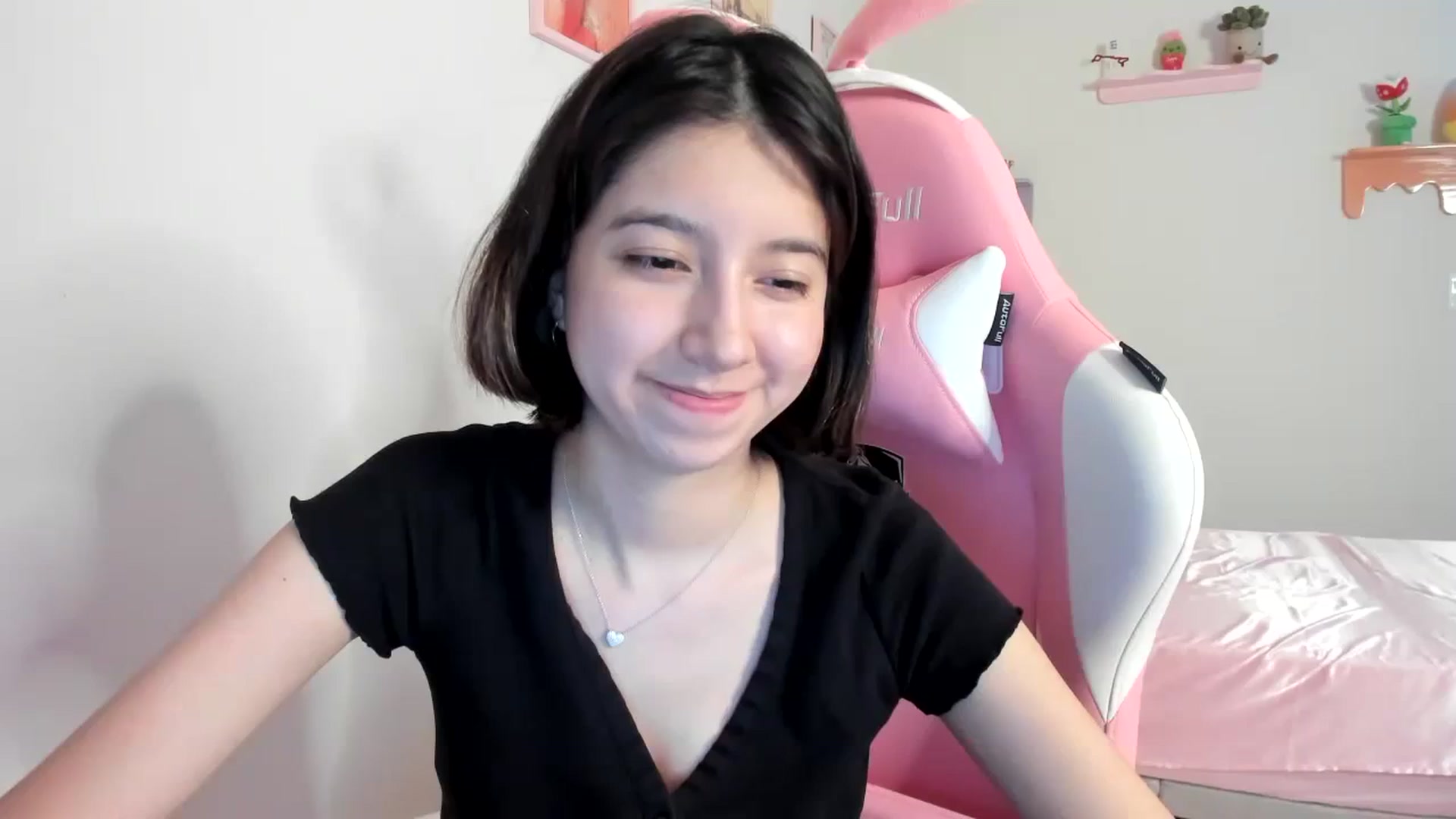 Gallery image thumbnail from Cherrycute666's myfreecams stream on, 08/09/2023, 04:53 image 16 of 20