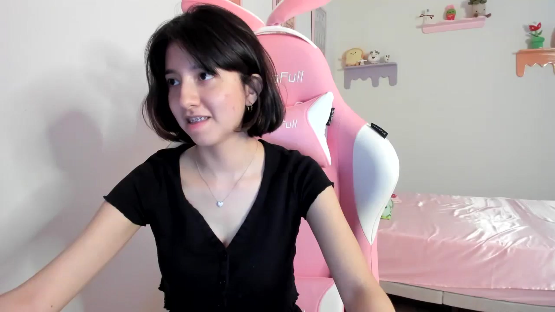 Gallery image thumbnail from Cherrycute666's myfreecams stream on, 08/09/2023, 04:53 image 10 of 20