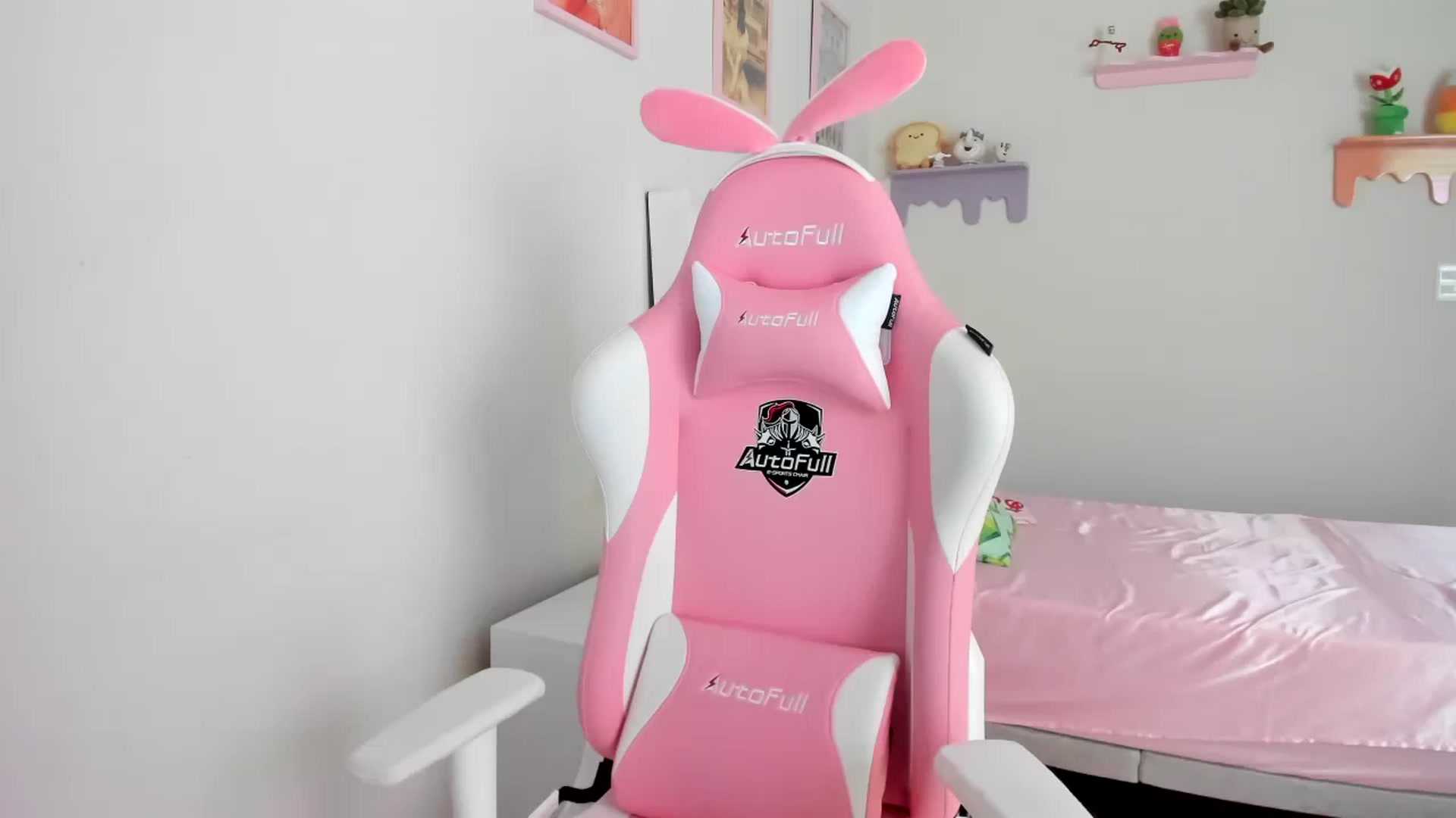Gallery image thumbnail from Cherrycute666's myfreecams stream on, 08/09/2023, 17:34 image 1 of 20