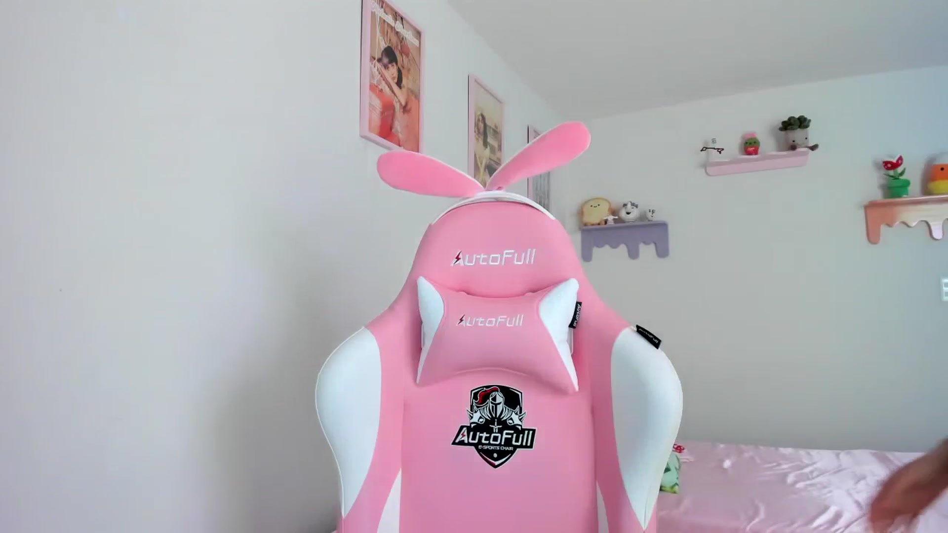 Gallery image thumbnail from Cherrycute666's myfreecams stream on, 08/09/2023, 17:34 image 12 of 20