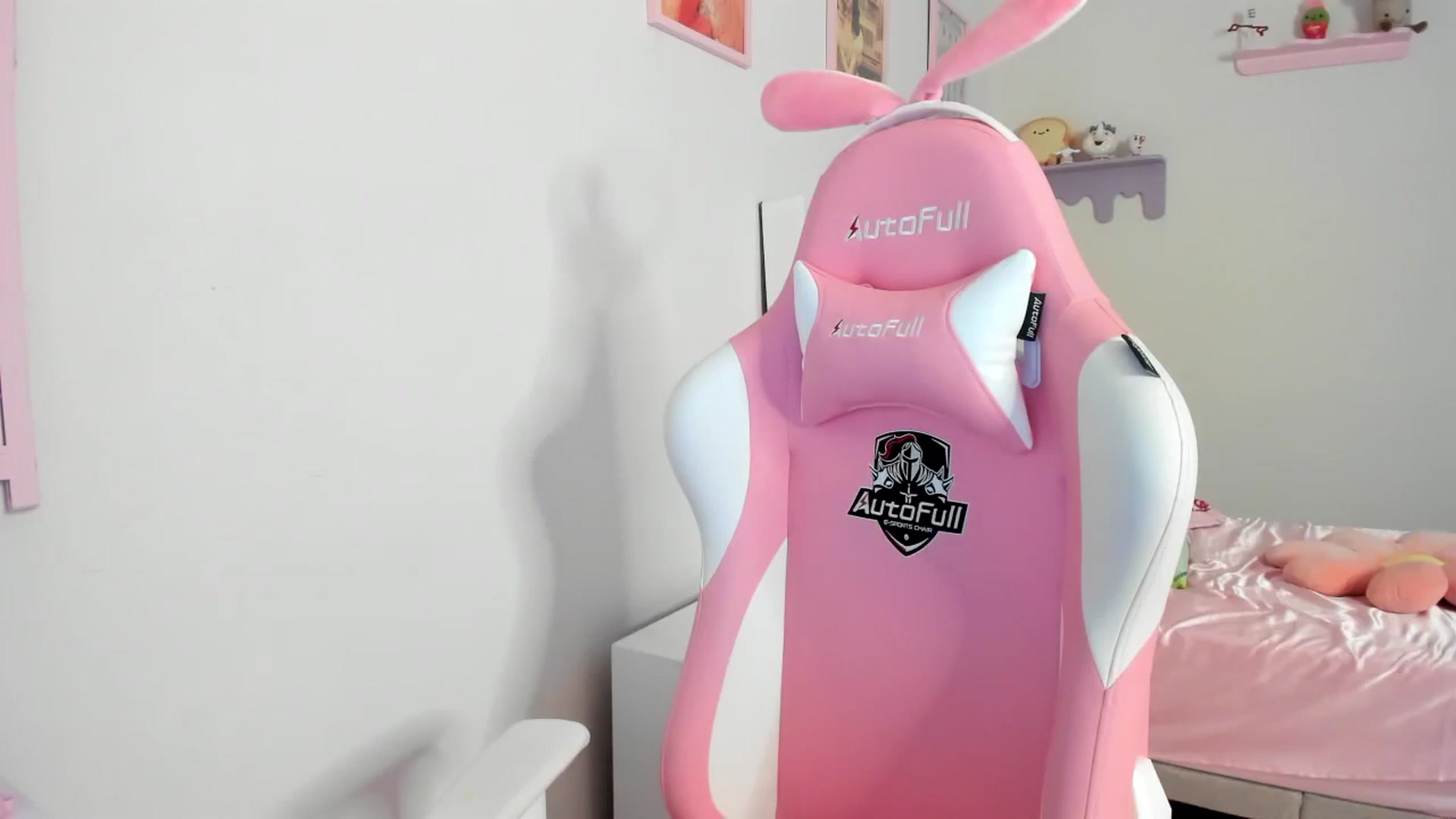 Gallery image thumbnail from Cherrycute666's myfreecams stream on, 08/10/2023, 01:41 image 18 of 20