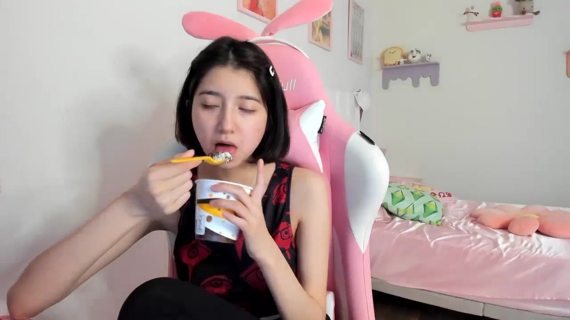 Gallery image thumbnail from Cherrycute666's myfreecams stream on, 08/10/2023, 01:41 image 10 of 20