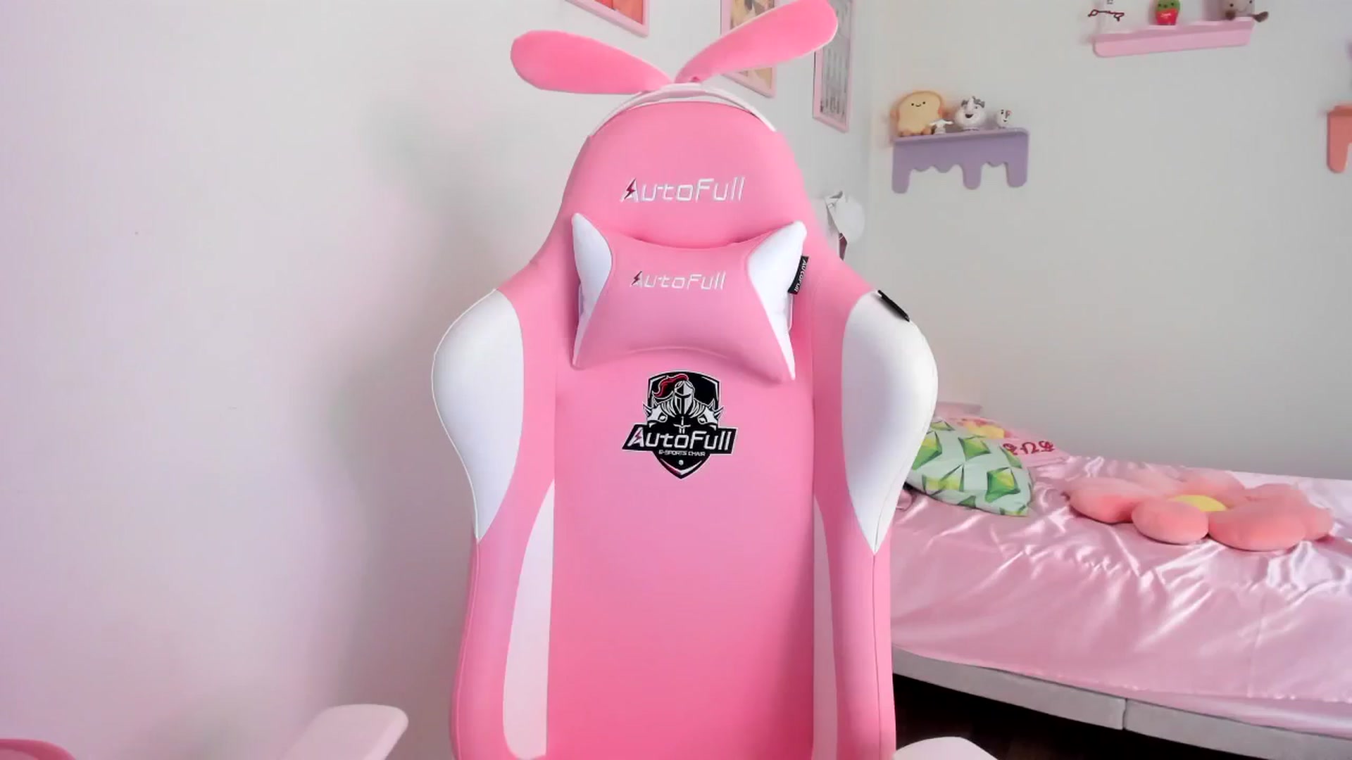 Gallery image thumbnail from Cherrycute666's myfreecams stream on, 08/10/2023, 19:30 image 10 of 20