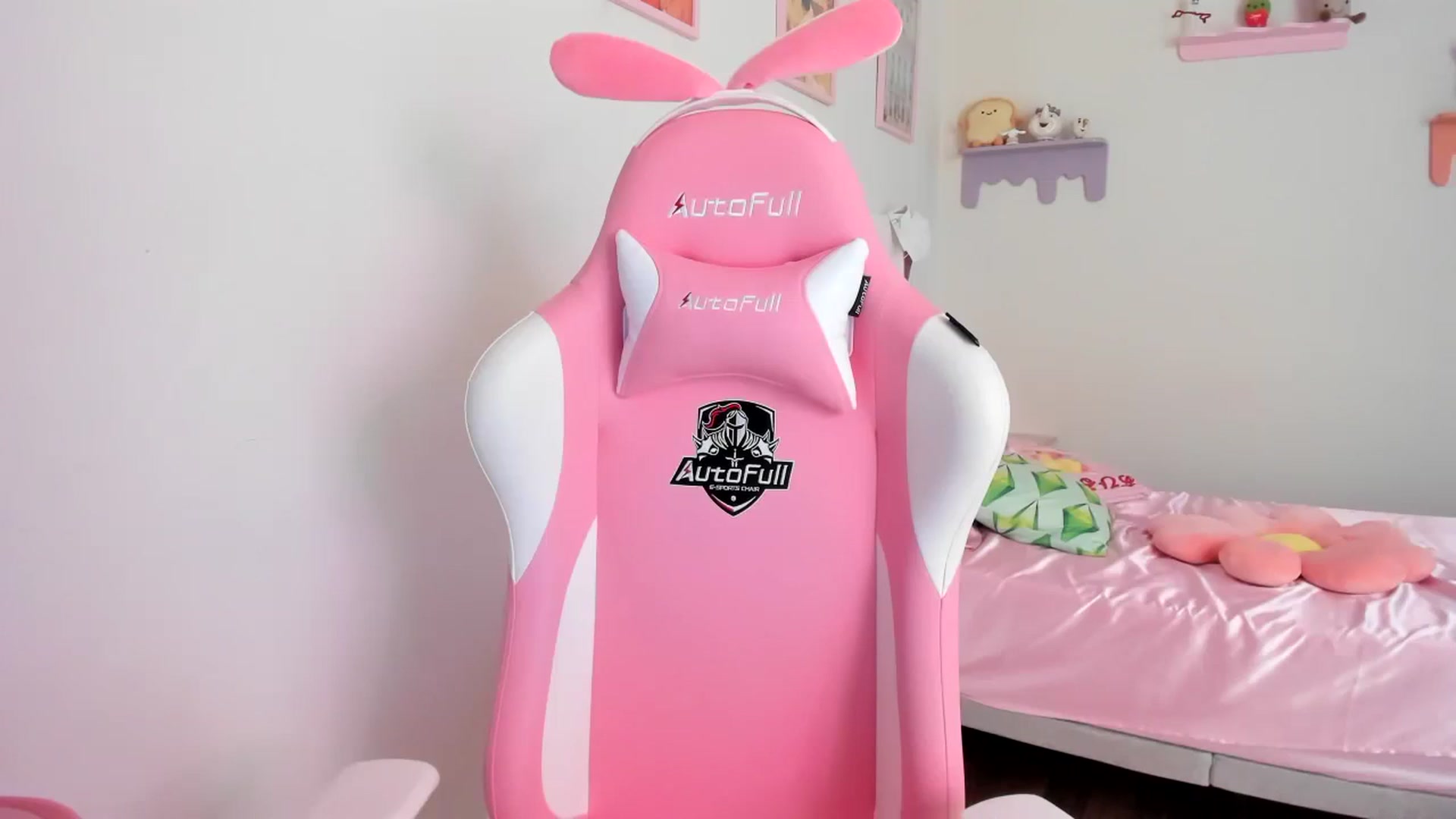 Gallery image thumbnail from Cherrycute666's myfreecams stream on, 08/10/2023, 19:30 image 9 of 20