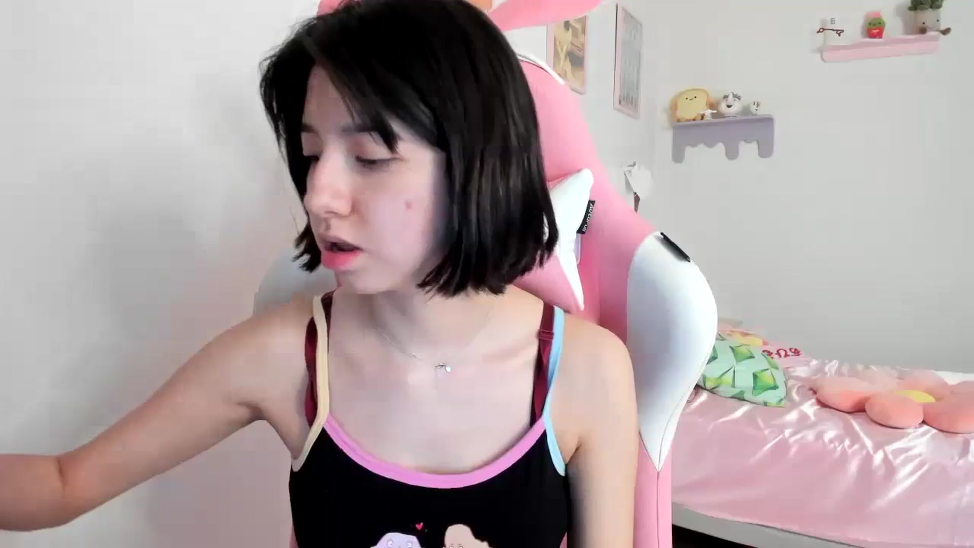 Gallery image thumbnail from Cherrycute666's myfreecams stream on, 08/10/2023, 19:30 image 3 of 20