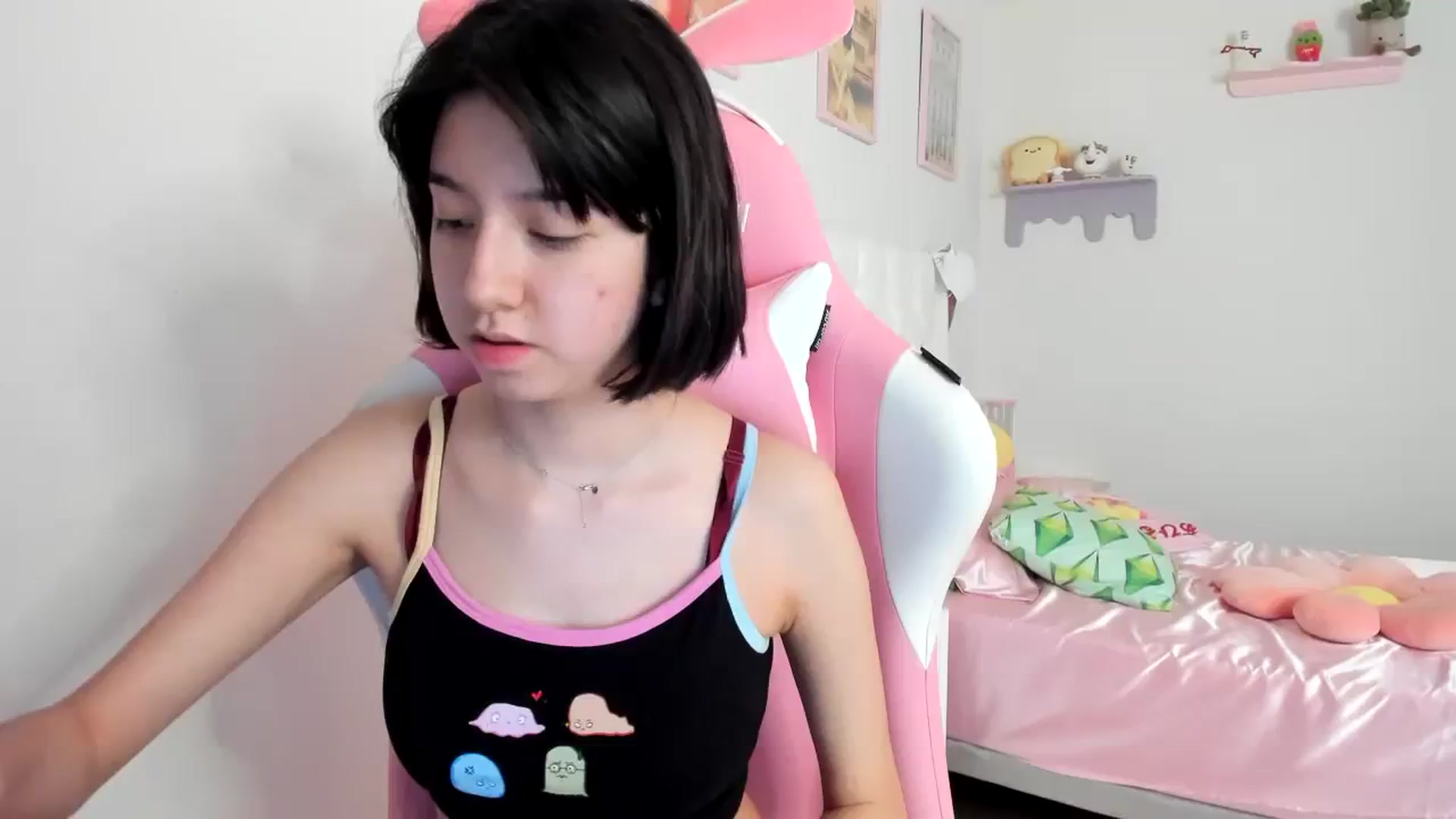 Gallery image thumbnail from Cherrycute666's myfreecams stream on, 08/10/2023, 19:30 image 4 of 20