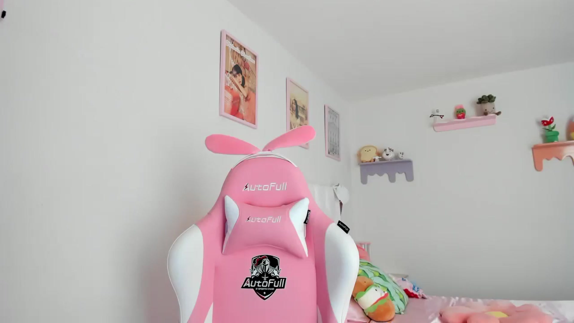 Gallery image thumbnail from Cherrycute666's myfreecams stream on, 08/10/2023, 23:05 image 8 of 20