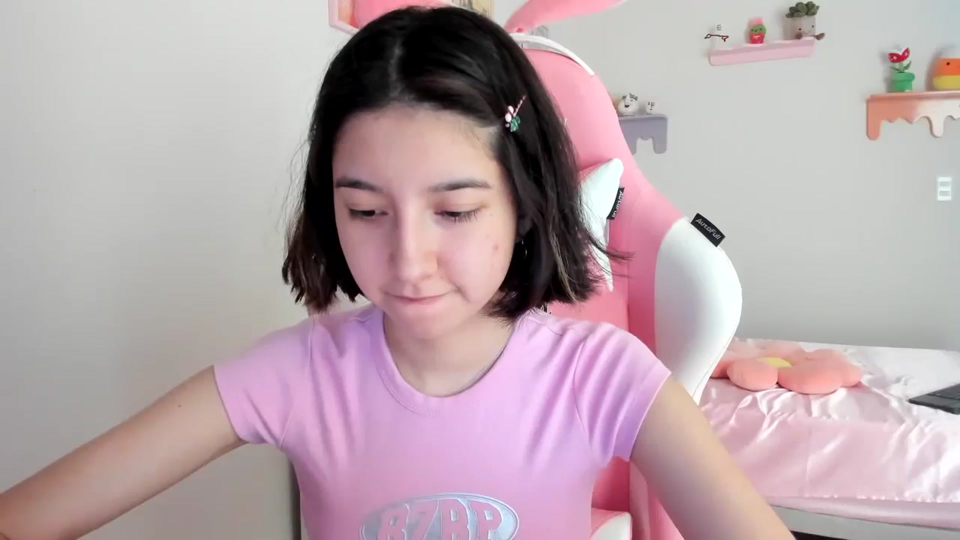 Gallery image thumbnail from Cherrycute666's myfreecams stream on, 08/10/2023, 23:05 image 12 of 20