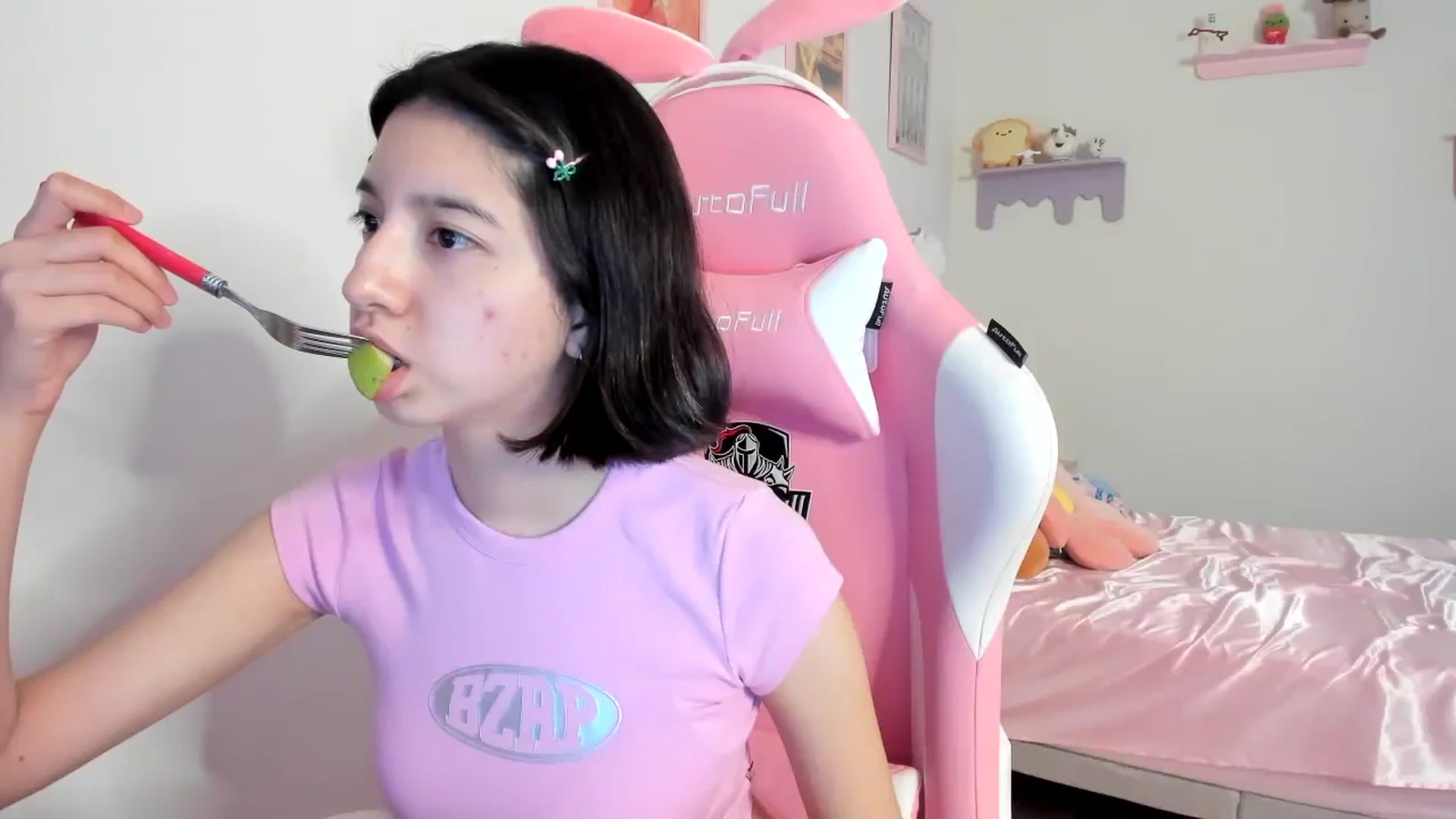 Gallery image thumbnail from Cherrycute666's myfreecams stream on, 08/11/2023, 04:11 image 2 of 20