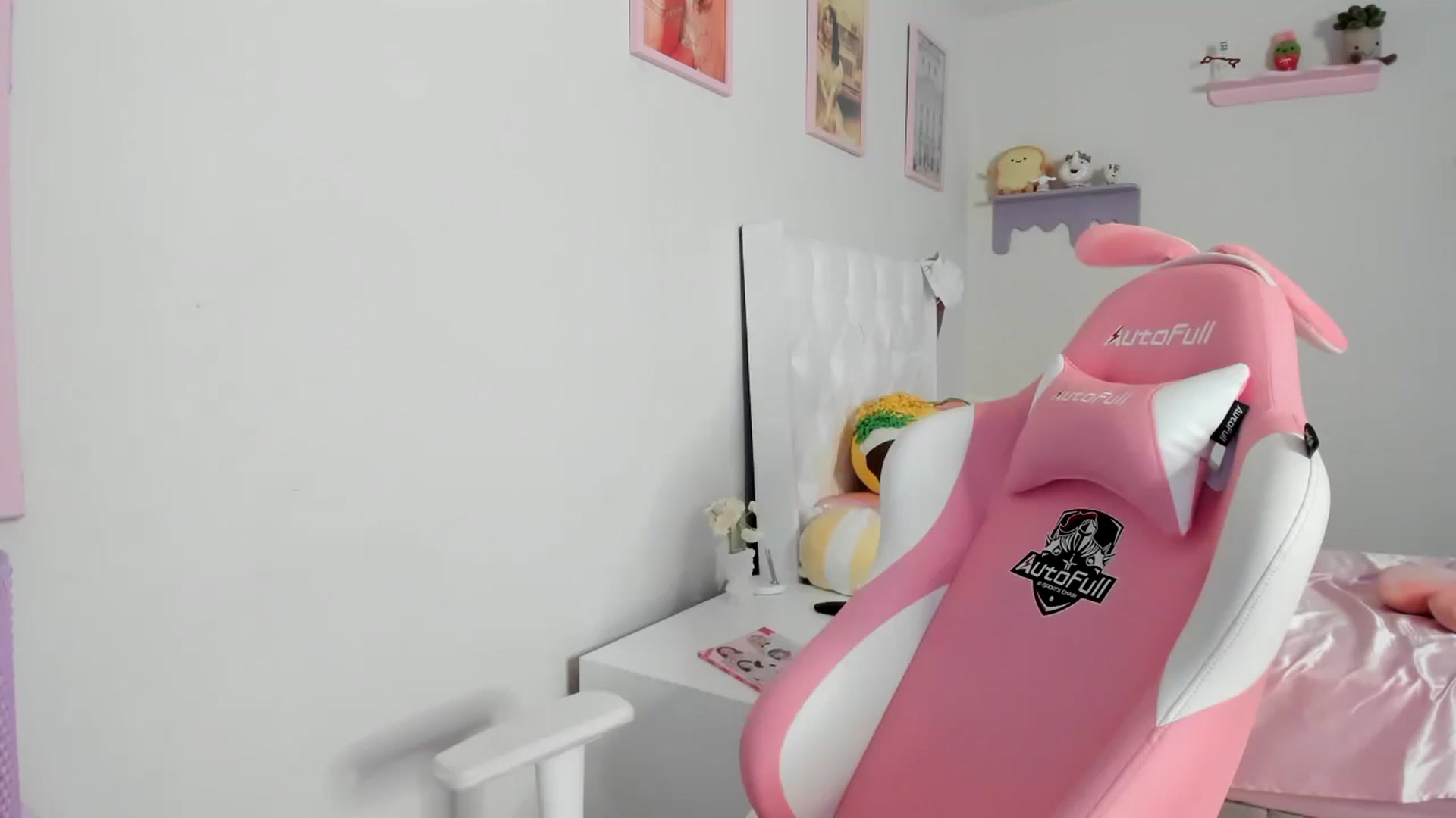 Gallery image thumbnail from Cherrycute666's myfreecams stream on, 08/11/2023, 05:51 image 2 of 20
