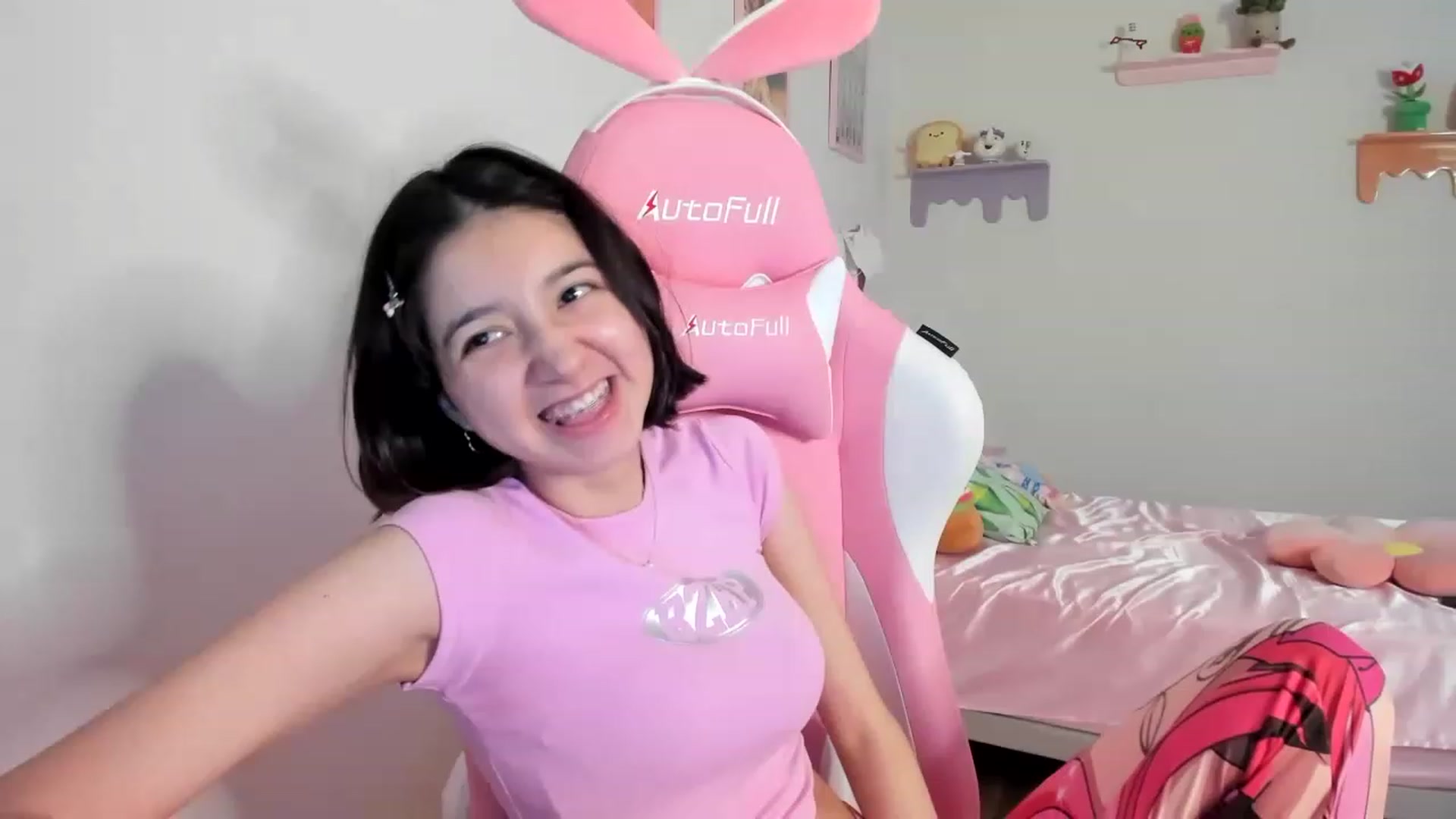 Gallery image thumbnail from Cherrycute666's myfreecams stream on, 08/11/2023, 06:45 image 14 of 20