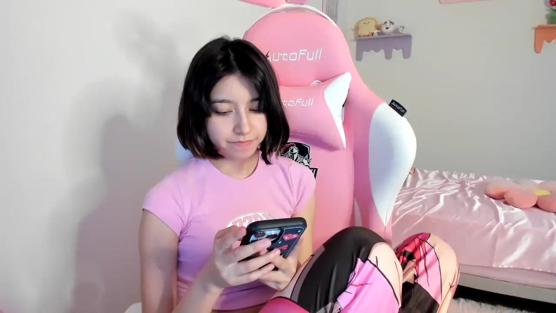 Gallery image thumbnail from Cherrycute666's myfreecams stream on, 08/11/2023, 07:35 image 15 of 20