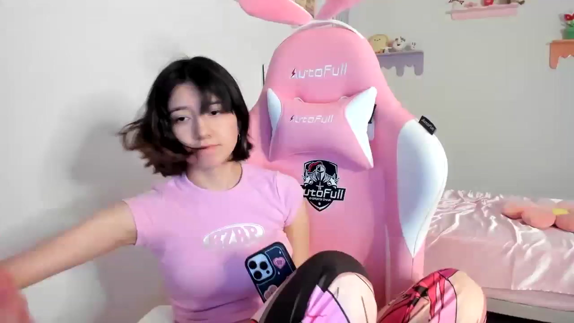 Gallery image thumbnail from Cherrycute666's myfreecams stream on, 08/11/2023, 07:35 image 14 of 20