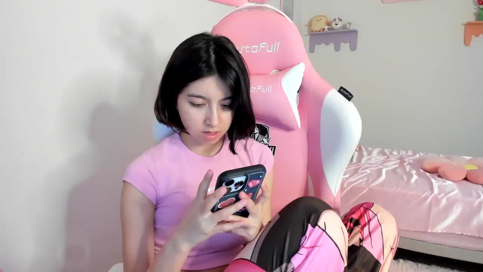 Gallery image thumbnail from Cherrycute666's myfreecams stream on, 08/11/2023, 07:35 image 17 of 20