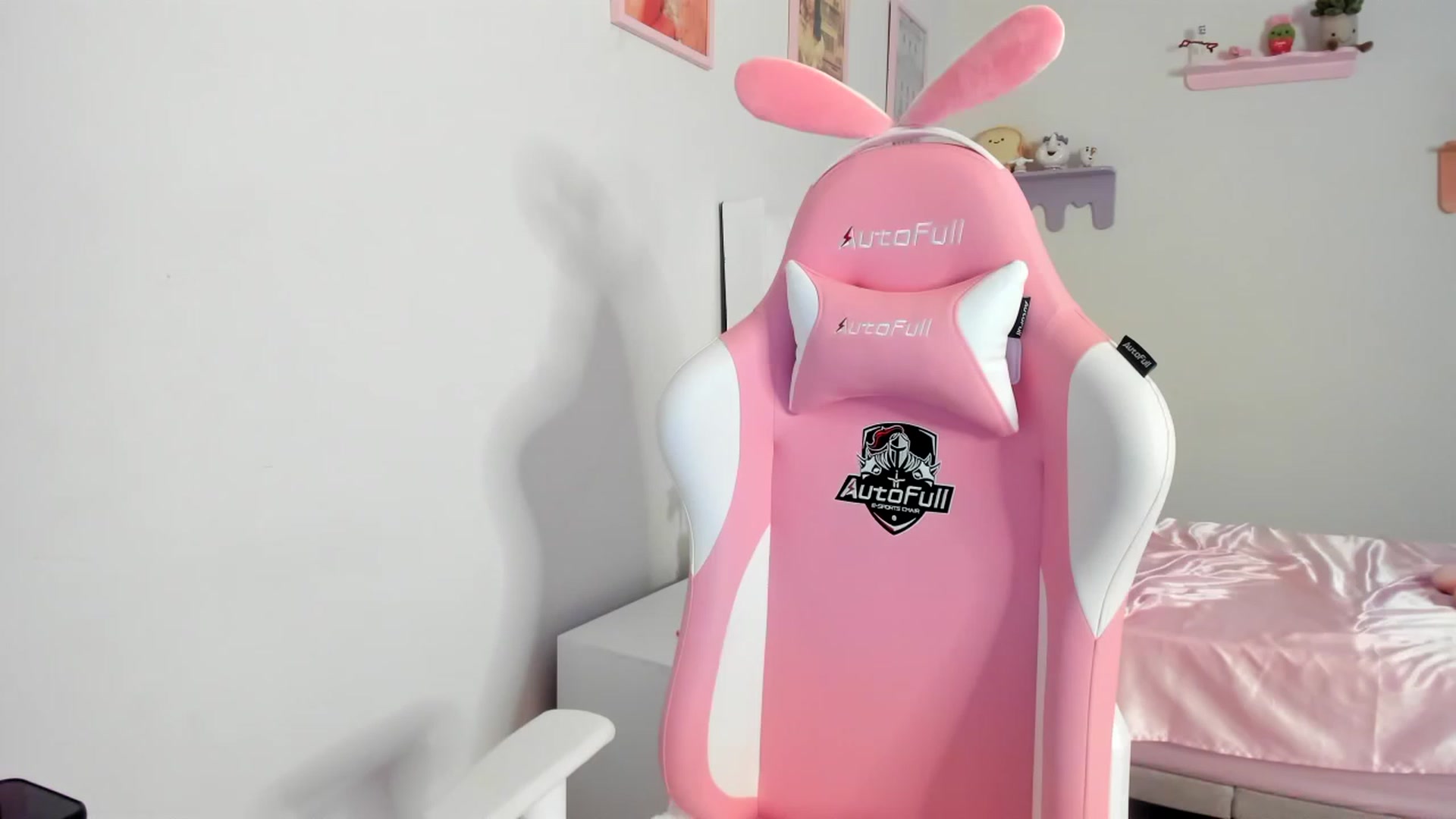 Gallery image thumbnail from Cherrycute666's myfreecams stream on, 08/12/2023, 05:37 image 14 of 20