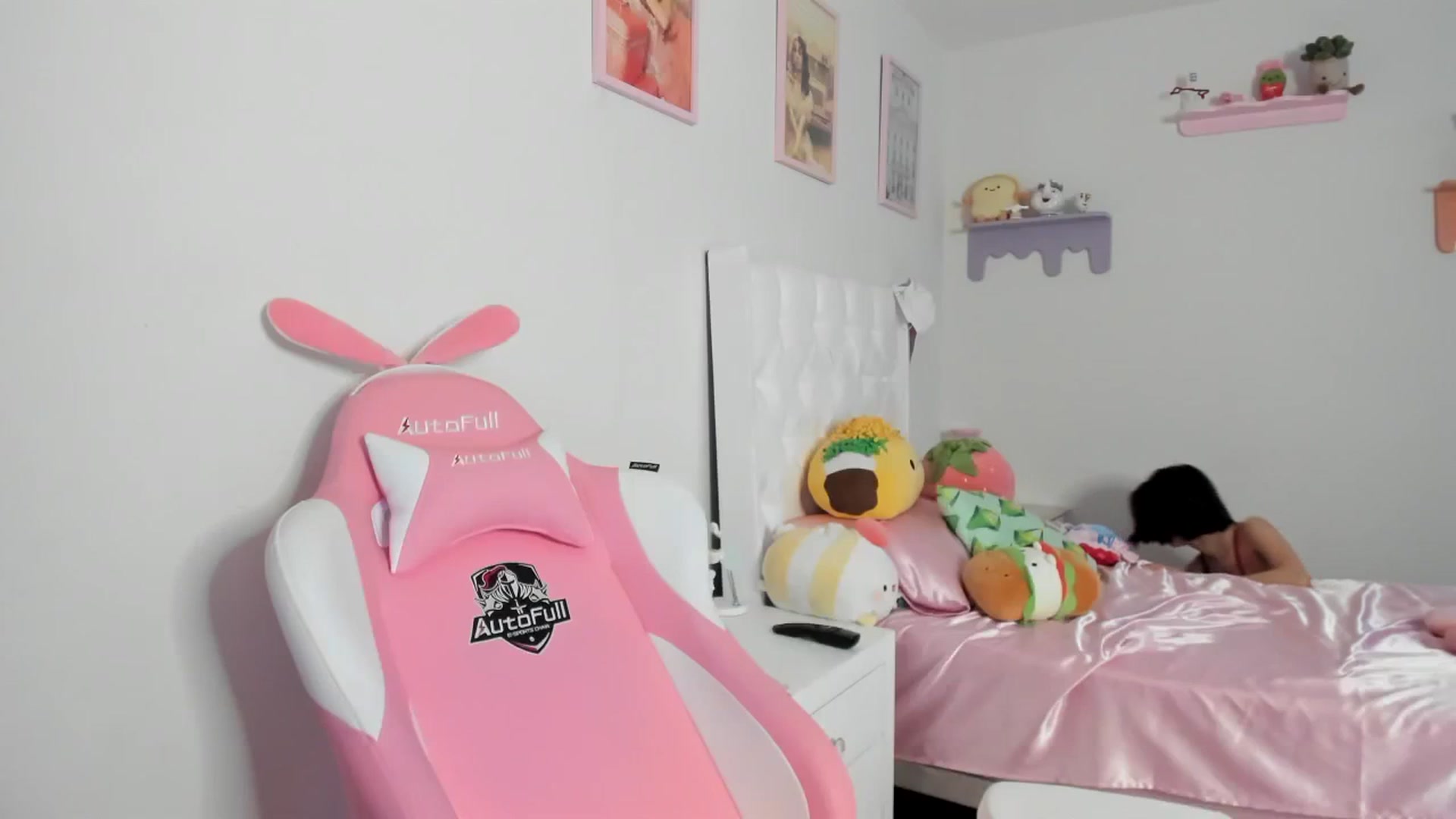 Gallery image thumbnail from Cherrycute666's myfreecams stream on, 08/12/2023, 10:14 image 10 of 20