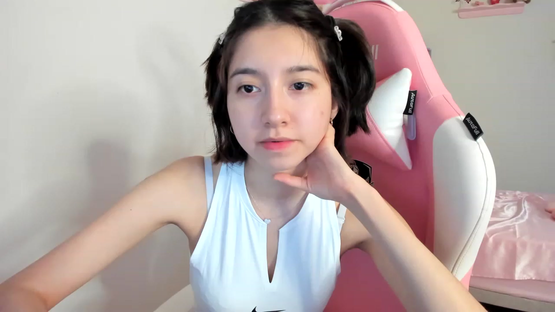 Gallery image thumbnail from Cherrycute666's myfreecams stream on, 08/13/2023, 24:04 image 16 of 20