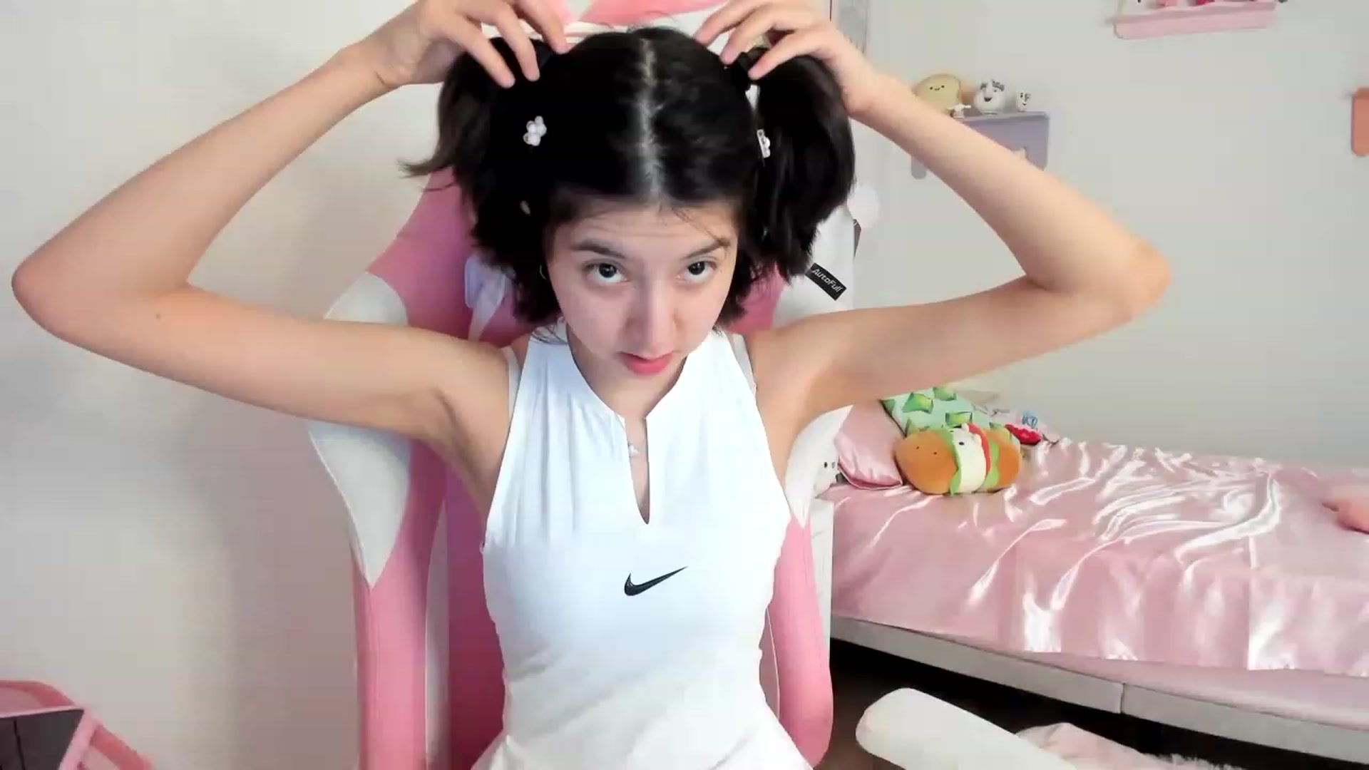 Gallery image thumbnail from Cherrycute666's myfreecams stream on, 08/13/2023, 24:04 image 1 of 20