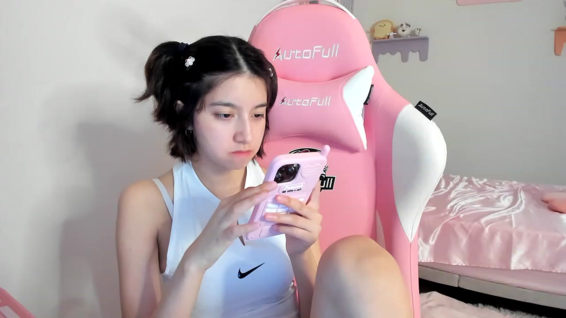 Gallery image thumbnail from Cherrycute666's myfreecams stream on, 08/13/2023, 24:04 image 12 of 20