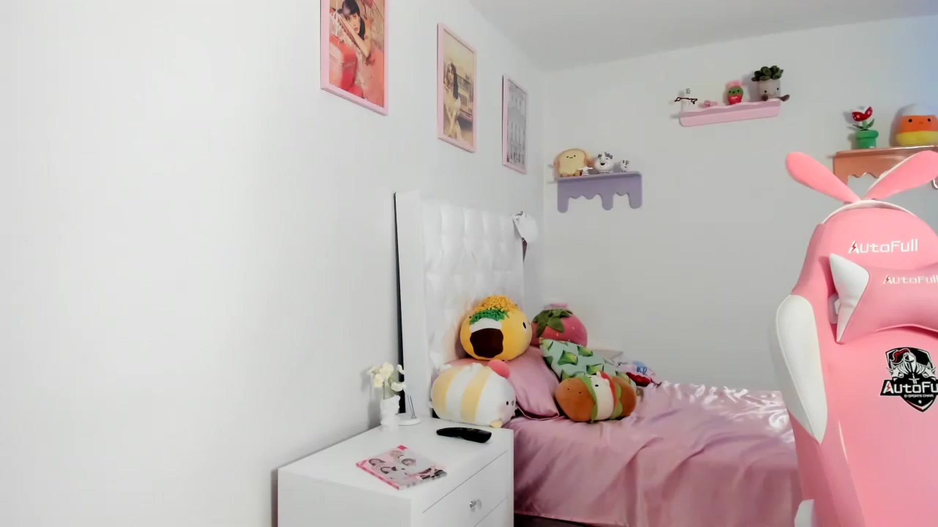 Gallery image thumbnail from Cherrycute666's myfreecams stream on, 08/13/2023, 24:04 image 20 of 20