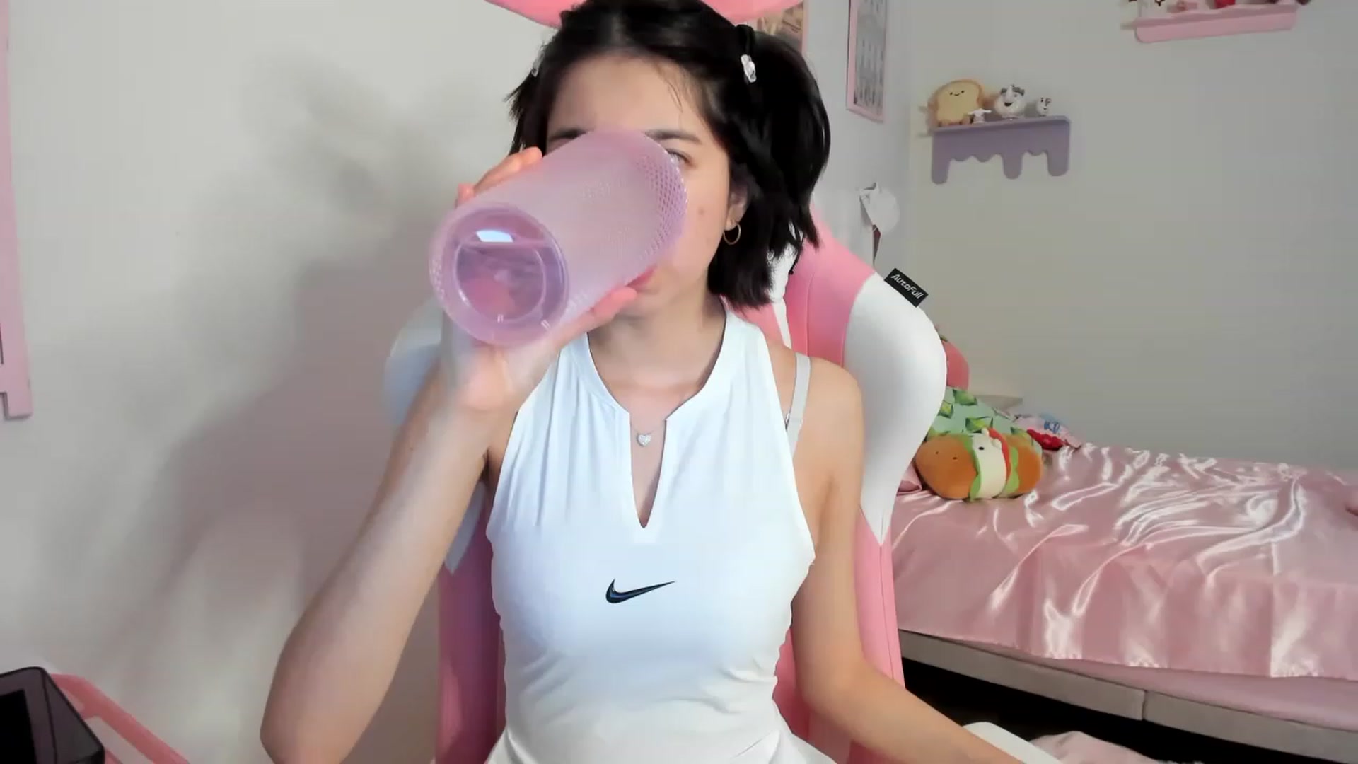 Gallery image thumbnail from Cherrycute666's myfreecams stream on, 08/13/2023, 01:38 image 18 of 20
