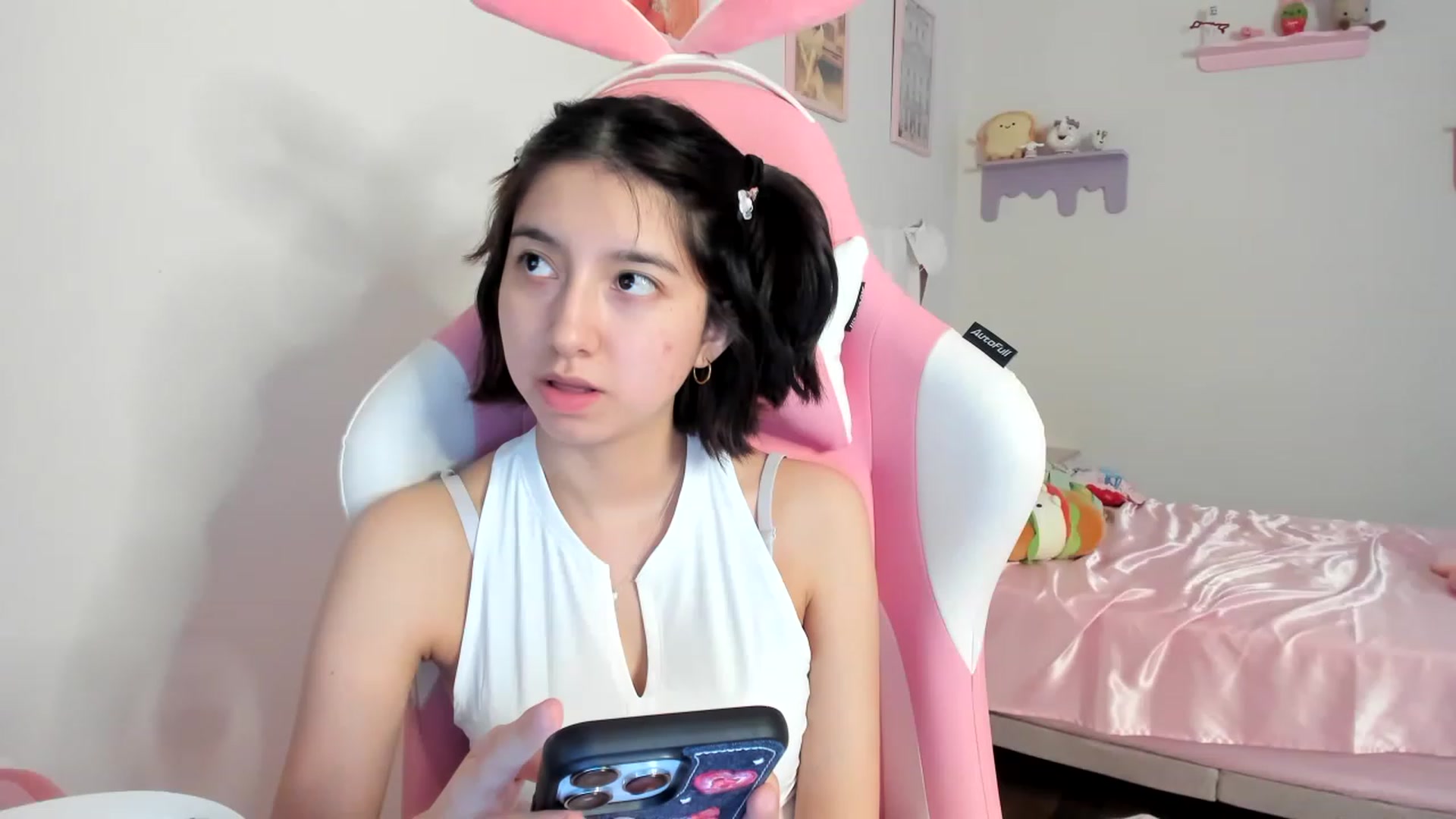 Gallery image thumbnail from Cherrycute666's myfreecams stream on, 08/13/2023, 01:38 image 17 of 20