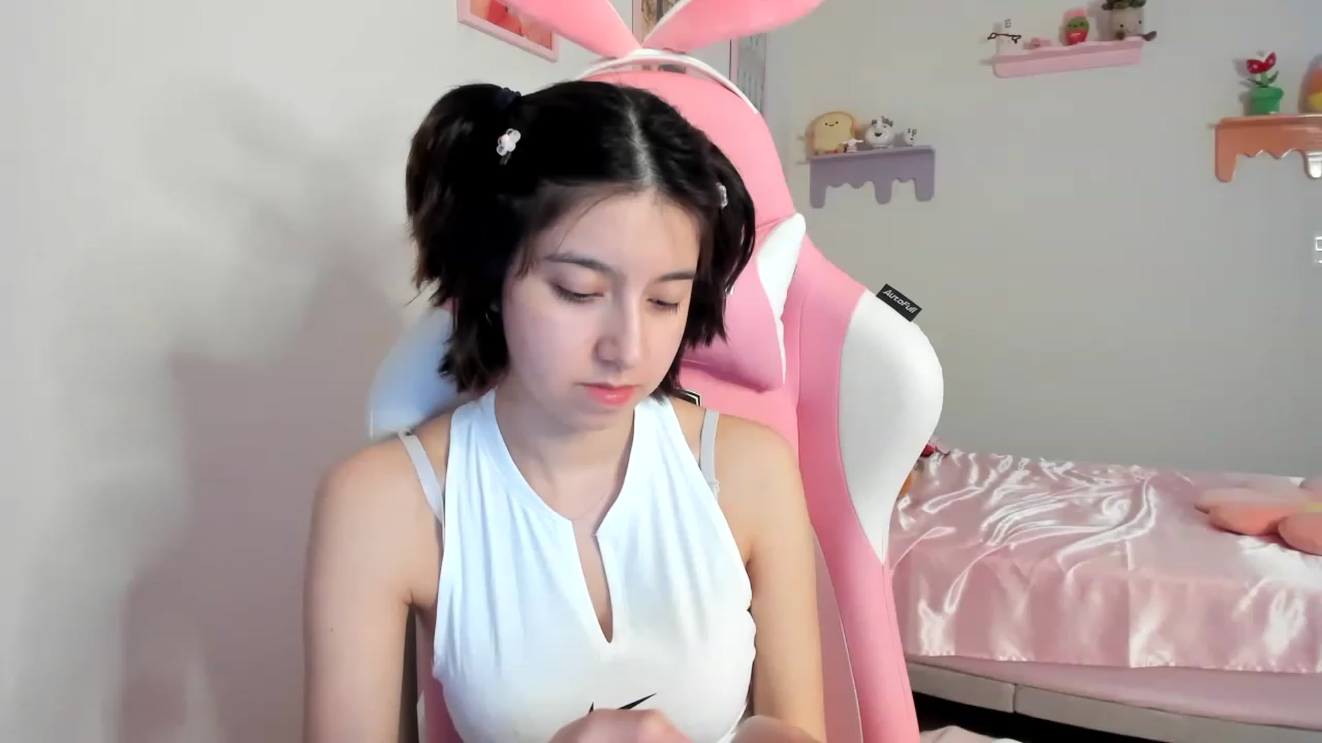 Gallery image thumbnail from Cherrycute666's myfreecams stream on, 08/13/2023, 01:38 image 8 of 20