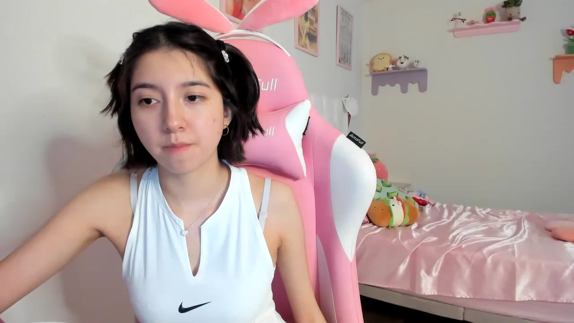 Gallery image thumbnail from Cherrycute666's myfreecams stream on, 08/13/2023, 01:38 image 14 of 20