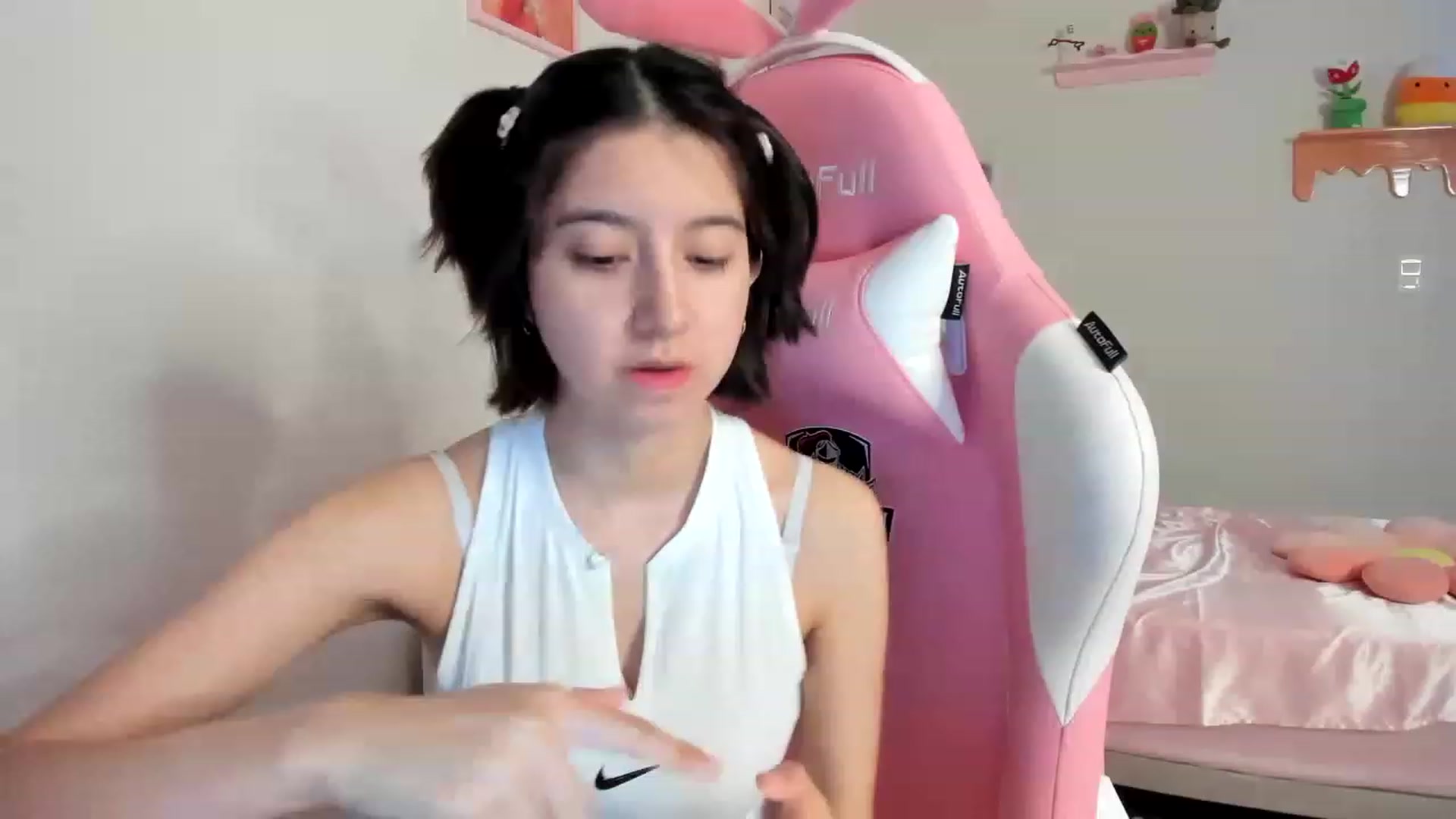 Gallery image thumbnail from Cherrycute666's myfreecams stream on, 08/13/2023, 01:38 image 4 of 20
