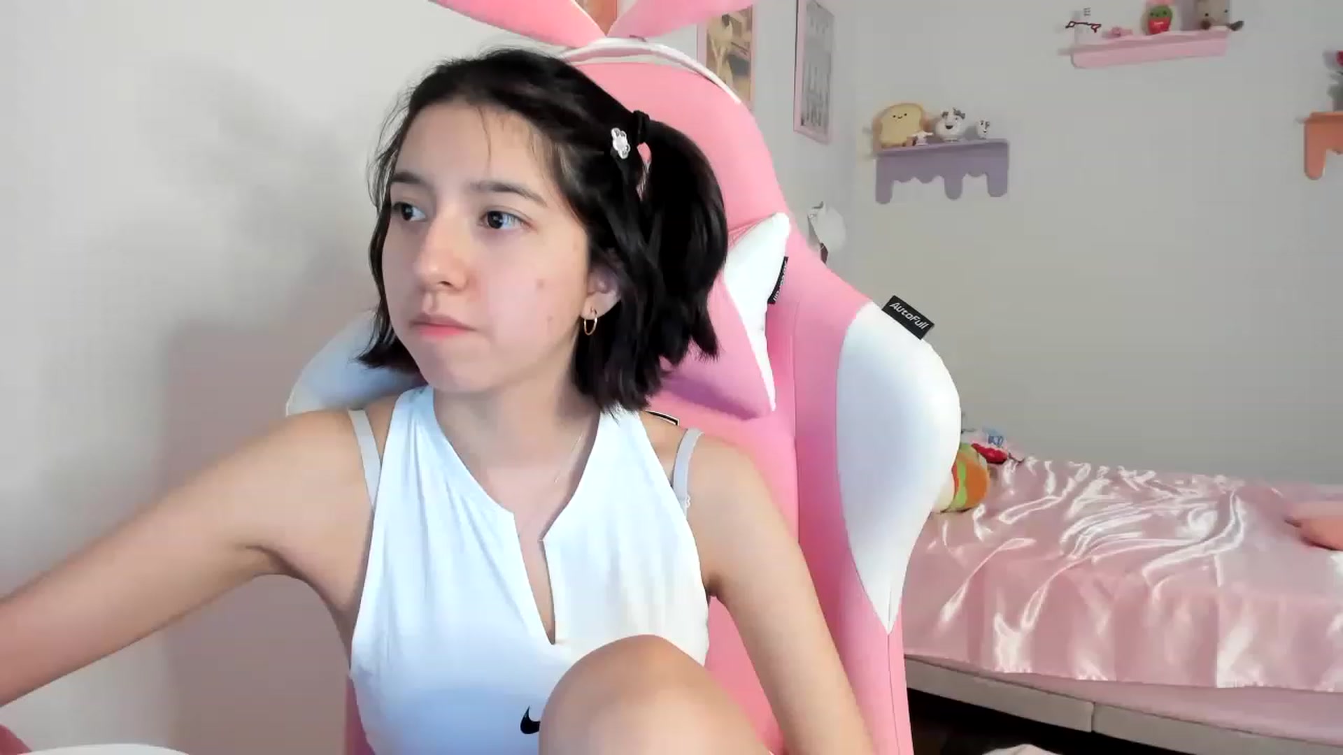 Gallery image thumbnail from Cherrycute666's myfreecams stream on, 08/13/2023, 01:38 image 15 of 20