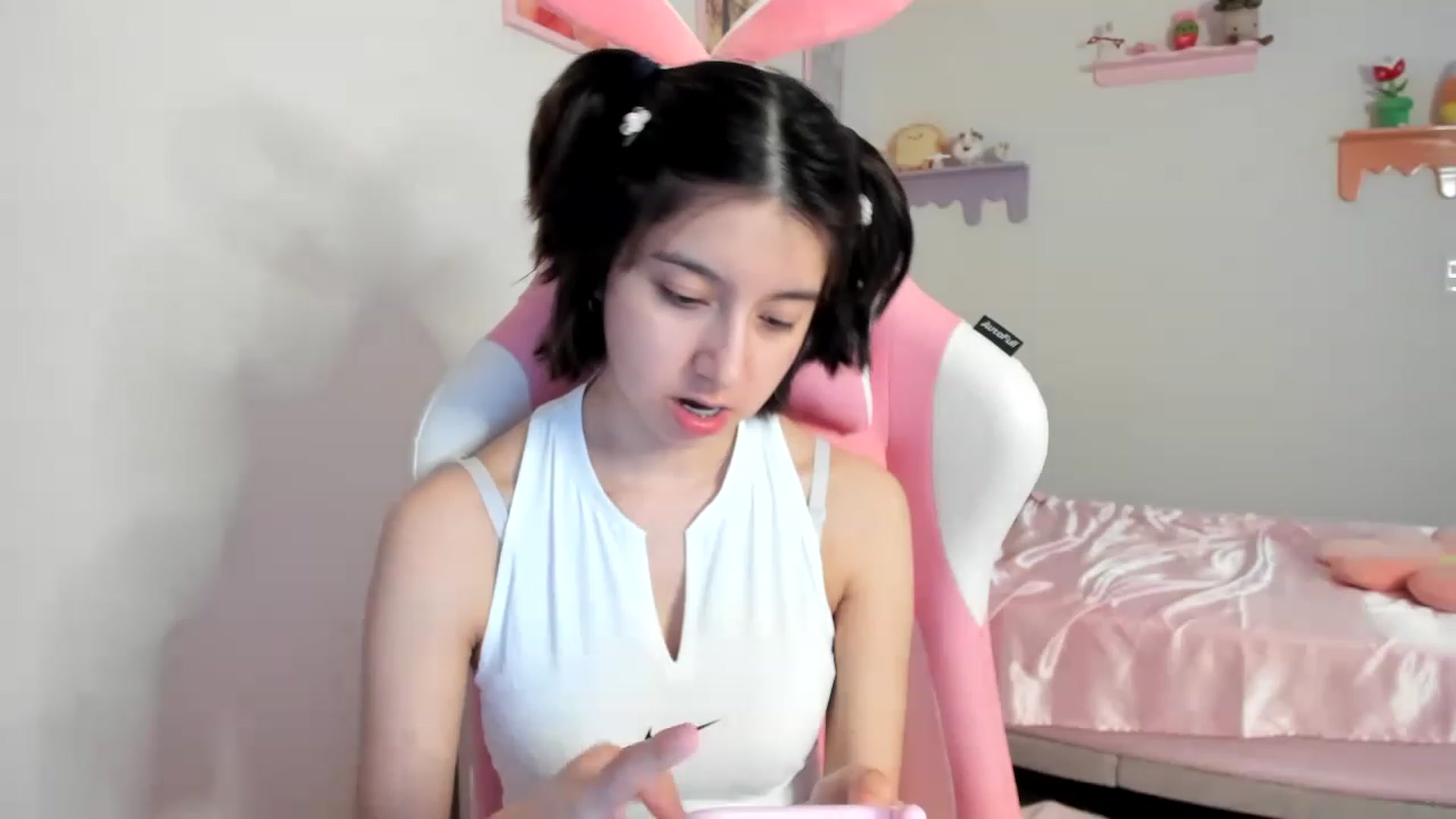 Gallery image thumbnail from Cherrycute666's myfreecams stream on, 08/13/2023, 01:38 image 6 of 20