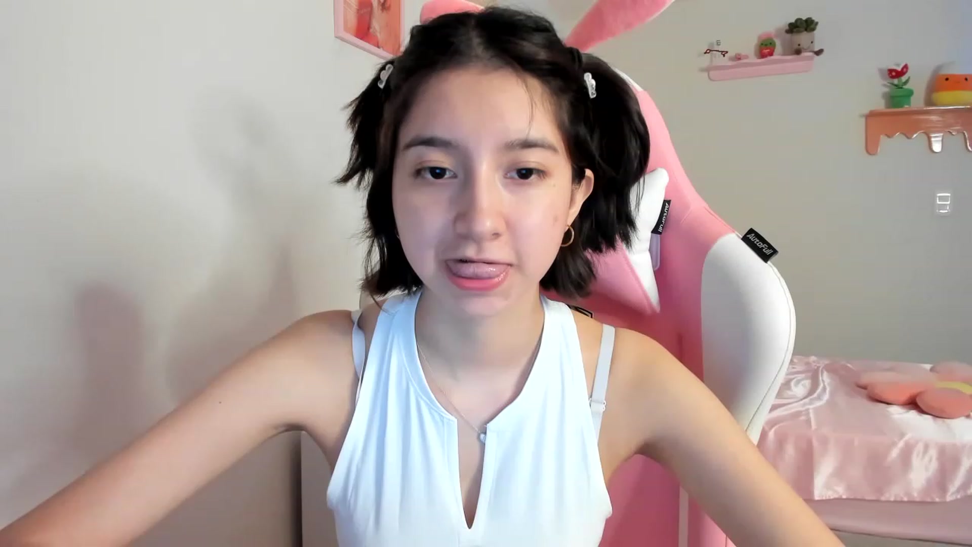 Gallery image thumbnail from Cherrycute666's myfreecams stream on, 08/13/2023, 03:41 image 5 of 20