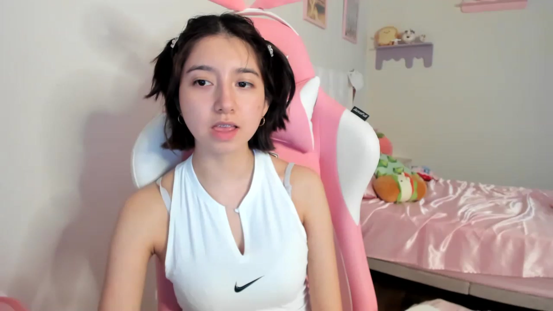 Gallery image thumbnail from Cherrycute666's myfreecams stream on, 08/13/2023, 03:41 image 10 of 20