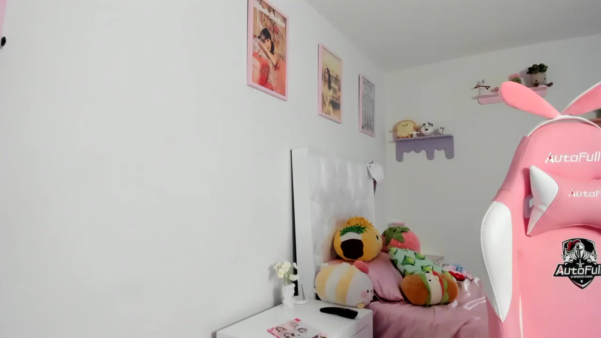Gallery image thumbnail from Cherrycute666's myfreecams stream on, 08/13/2023, 03:41 image 9 of 20