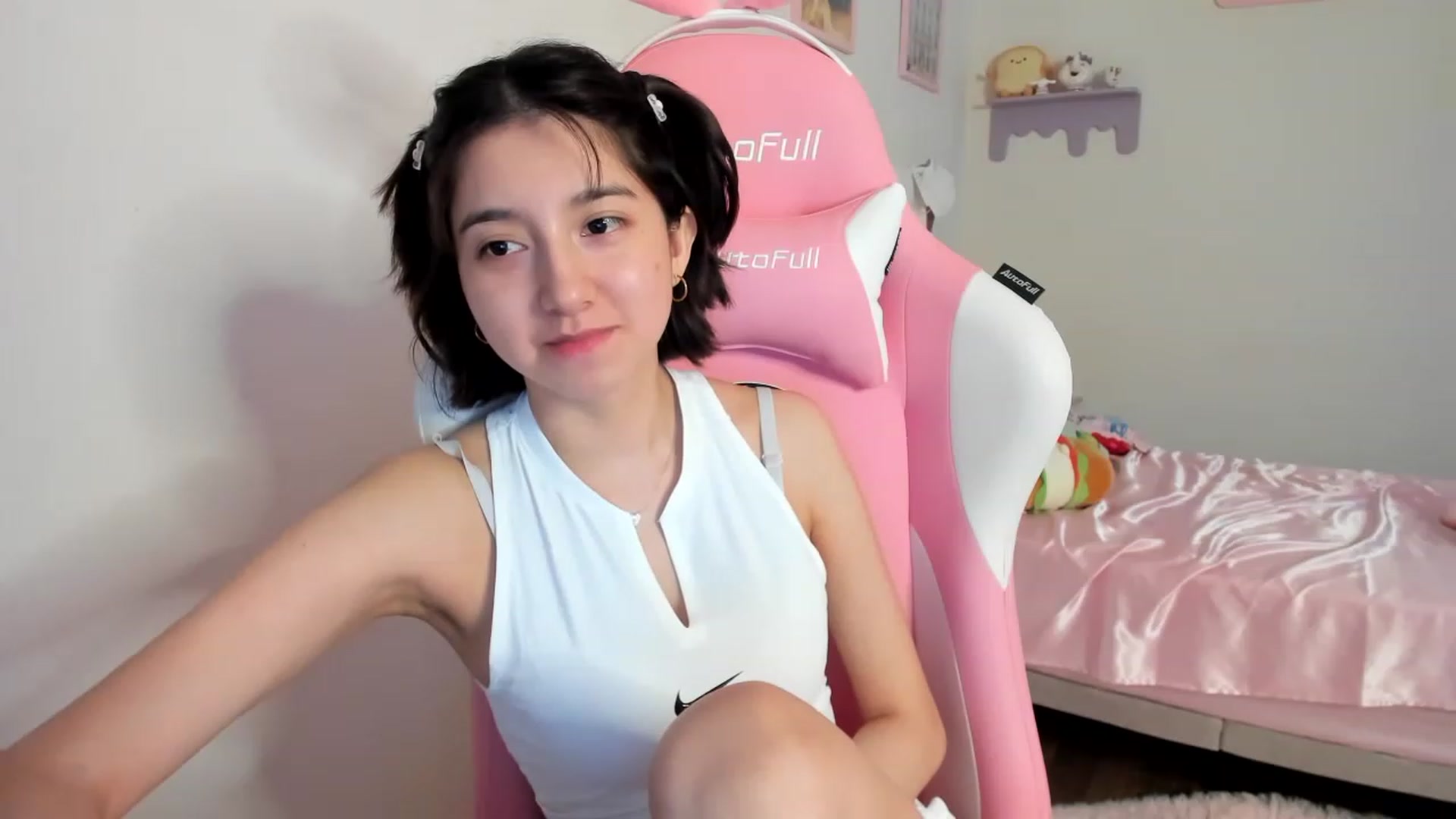 Gallery image thumbnail from Cherrycute666's myfreecams stream on, 08/13/2023, 03:41 image 20 of 20