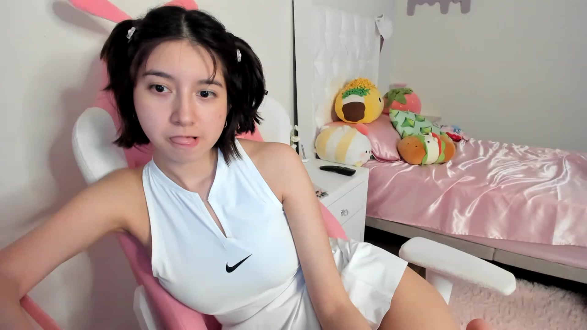 Gallery image thumbnail from Cherrycute666's myfreecams stream on, 08/13/2023, 05:25 image 19 of 20