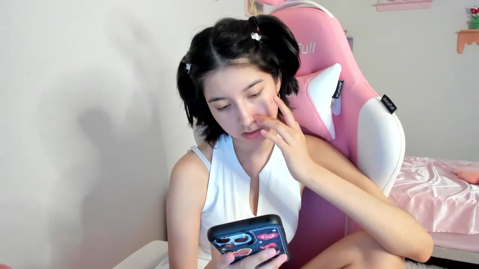 Gallery image thumbnail from Cherrycute666's myfreecams stream on, 08/13/2023, 08:02 image 14 of 20