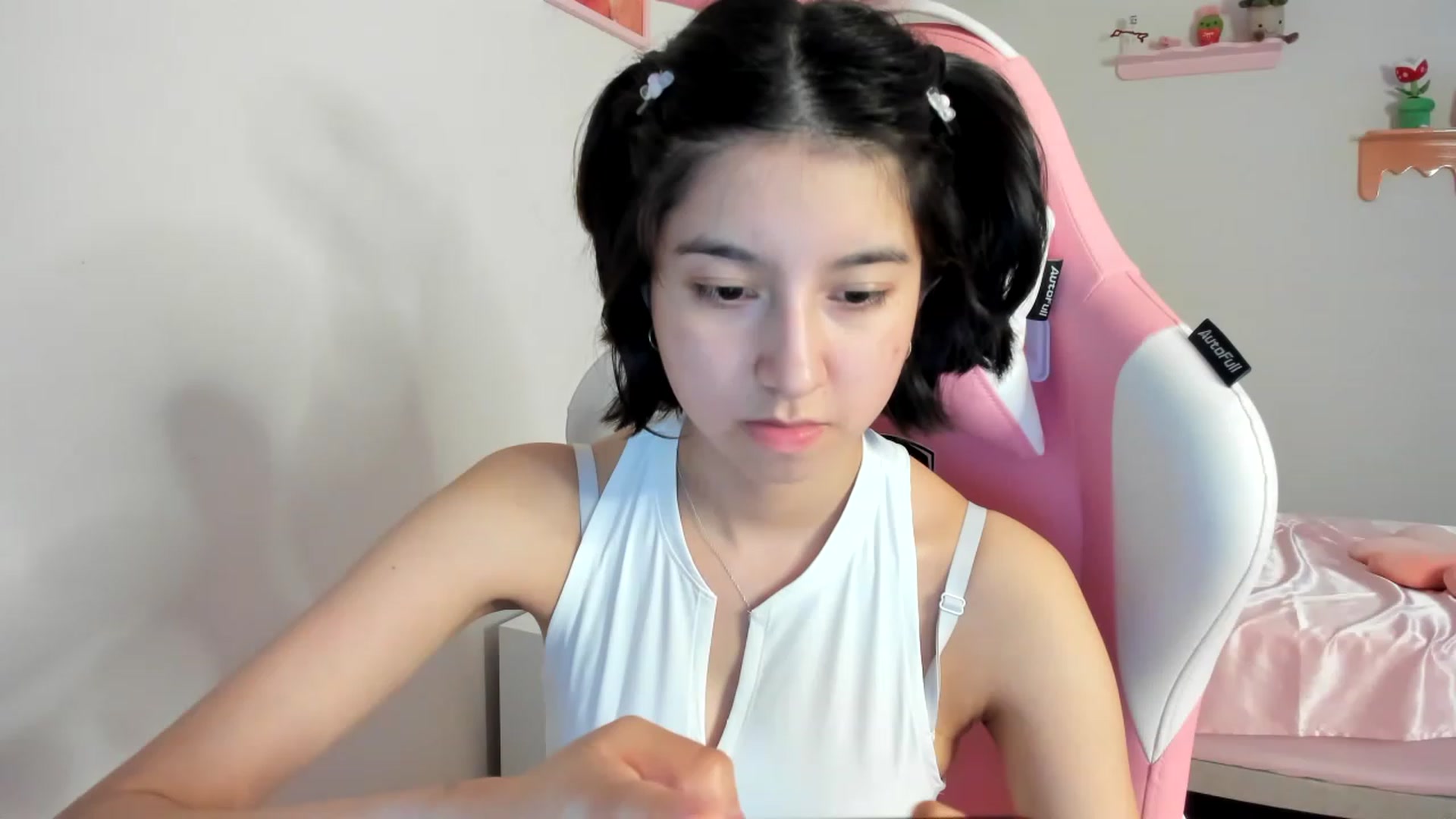 Gallery image thumbnail from Cherrycute666's myfreecams stream on, 08/13/2023, 08:02 image 6 of 20