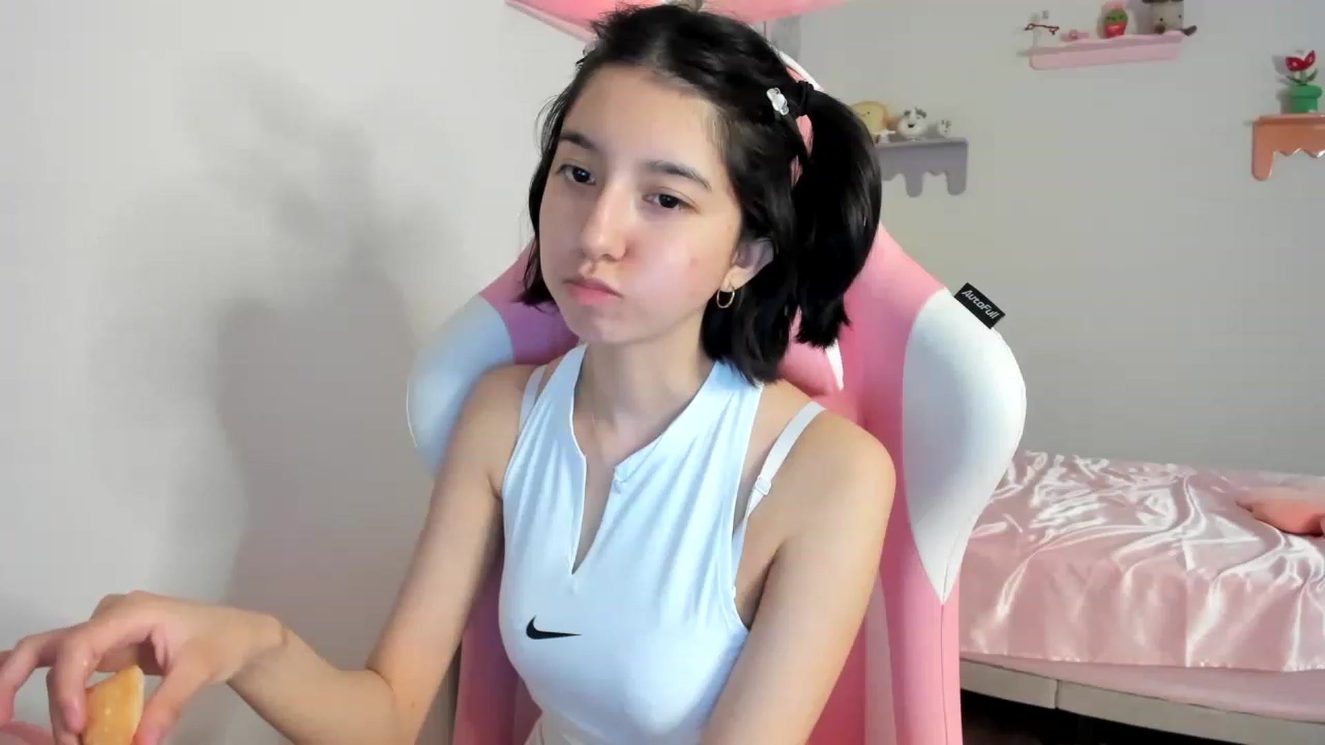 Gallery image thumbnail from Cherrycute666's myfreecams stream on, 08/13/2023, 08:02 image 1 of 20