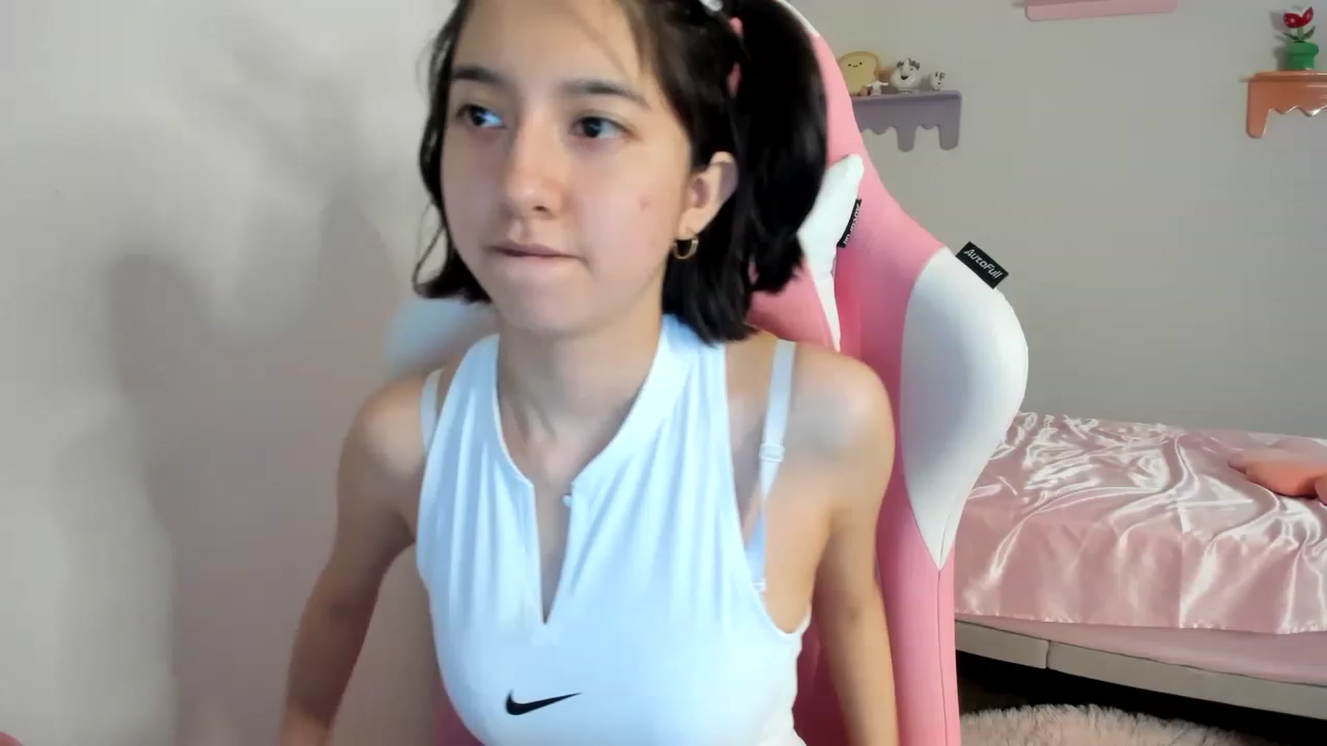 Gallery image thumbnail from Cherrycute666's myfreecams stream on, 08/13/2023, 08:02 image 10 of 20