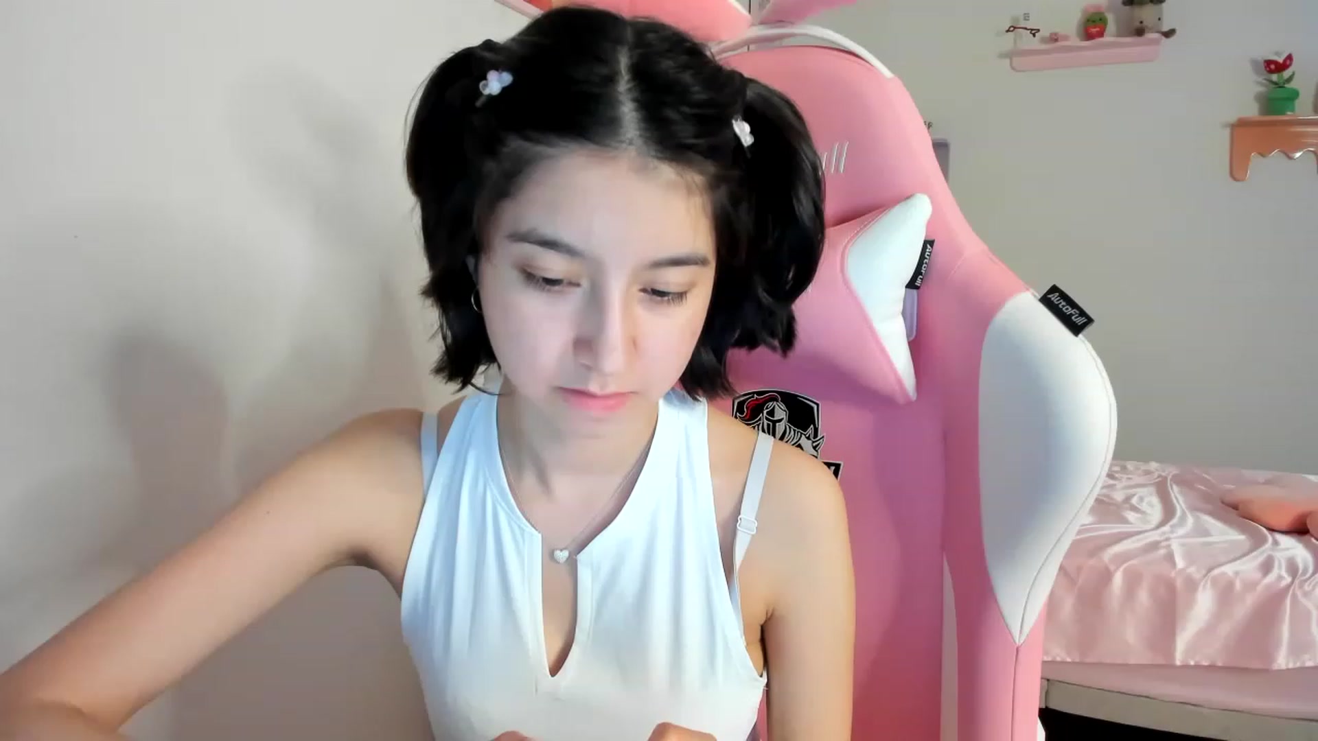 Gallery image thumbnail from Cherrycute666's myfreecams stream on, 08/13/2023, 08:02 image 7 of 20