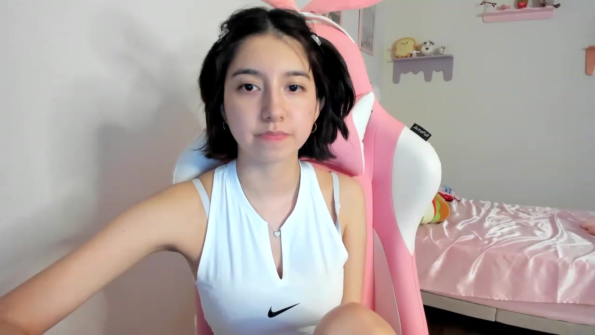 Gallery image thumbnail from Cherrycute666's myfreecams stream on, 08/13/2023, 08:02 image 16 of 20