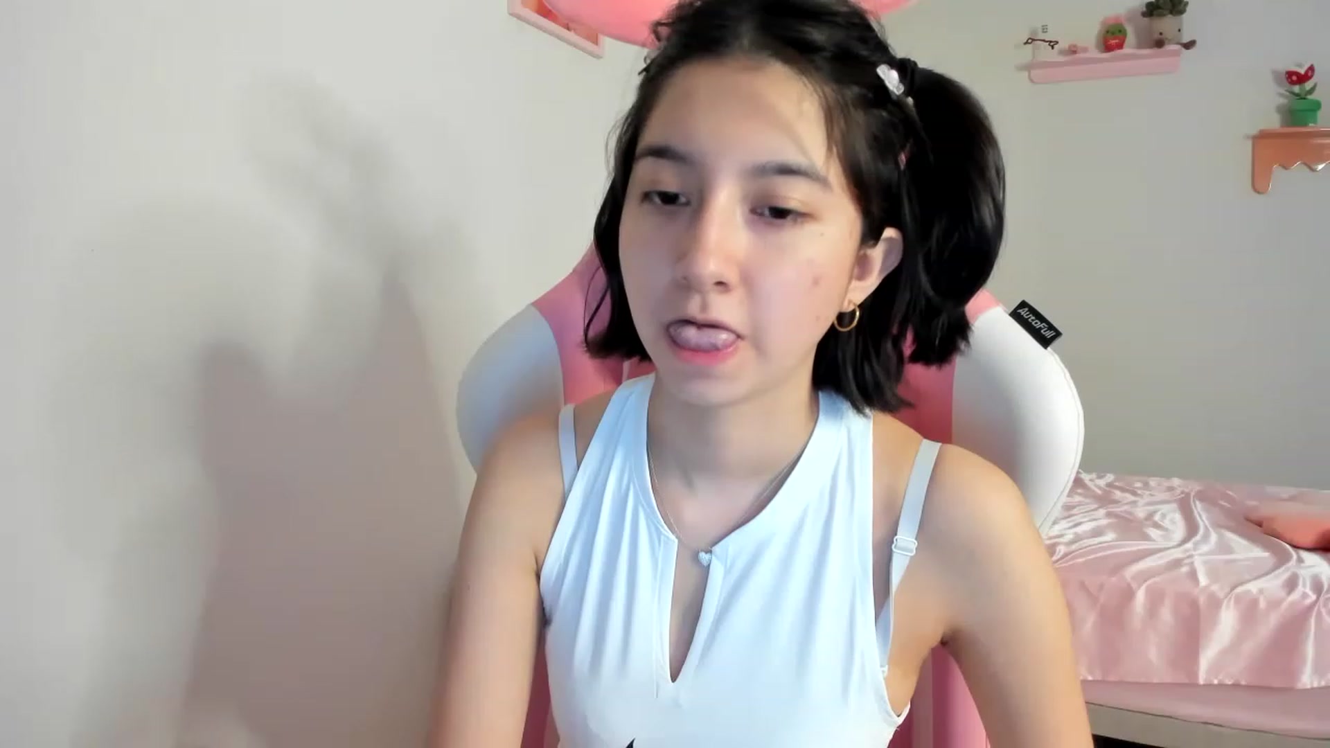 Gallery image thumbnail from Cherrycute666's myfreecams stream on, 08/13/2023, 08:02 image 11 of 20