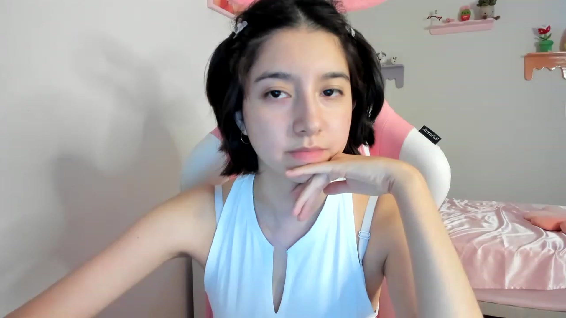 Gallery image thumbnail from Cherrycute666's myfreecams stream on, 08/13/2023, 08:02 image 4 of 20