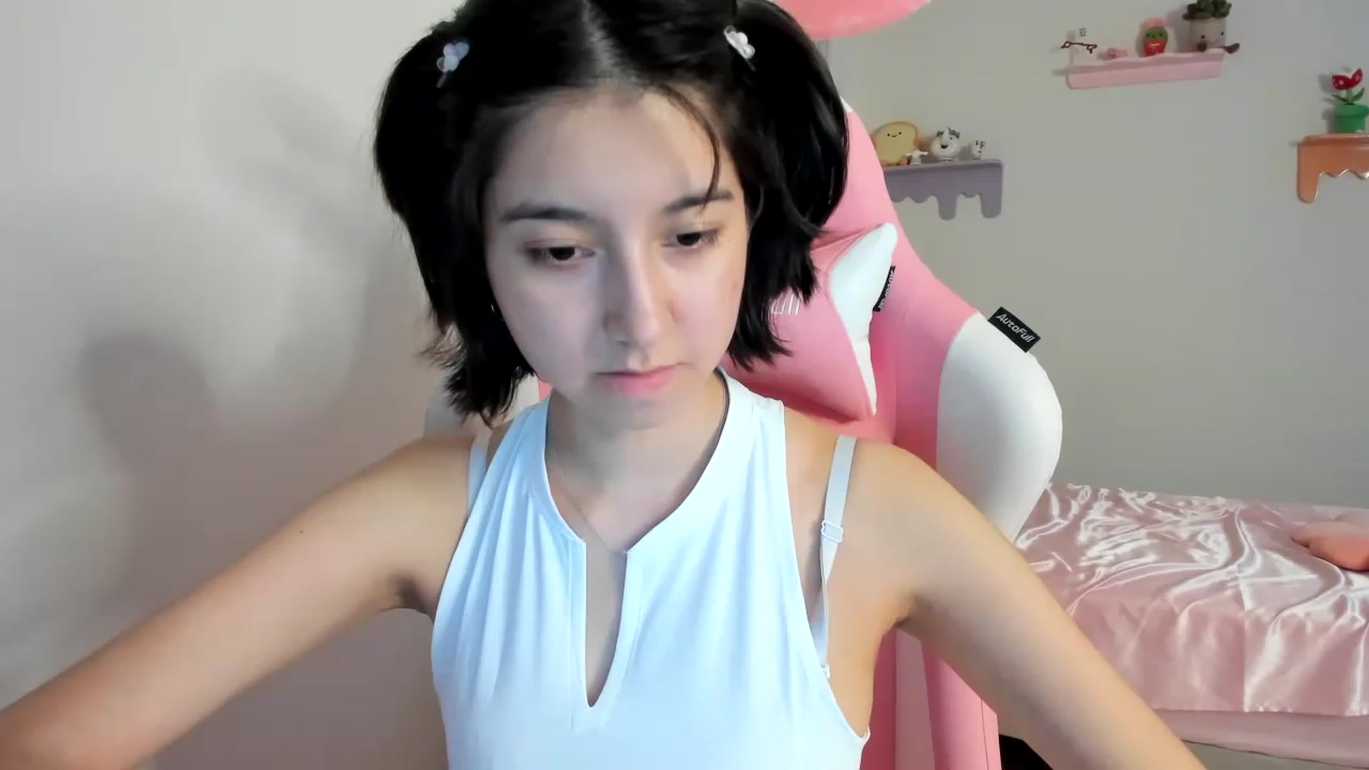 Gallery image thumbnail from Cherrycute666's myfreecams stream on, 08/13/2023, 08:02 image 13 of 20