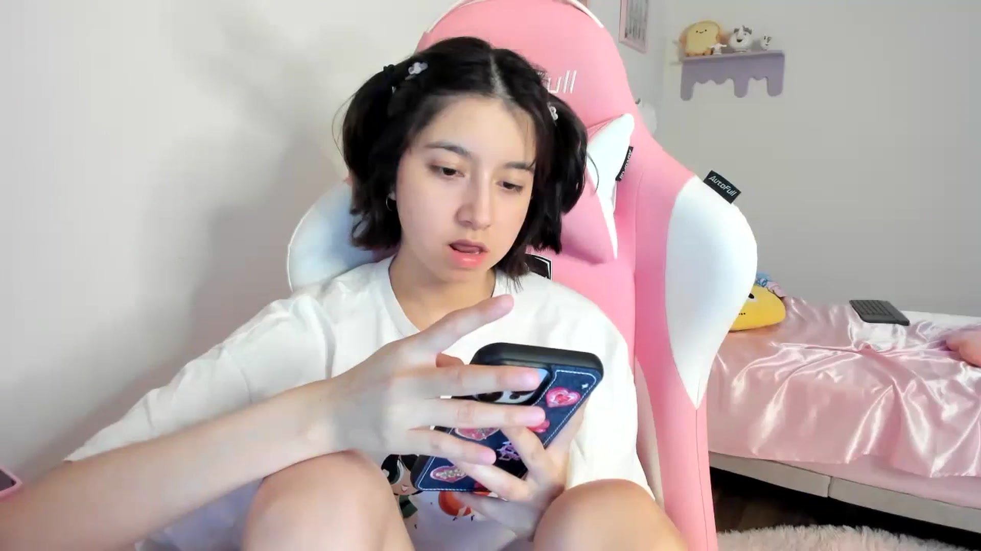 Gallery image thumbnail from Cherrycute666's myfreecams stream on, 08/13/2023, 10:30 image 19 of 20