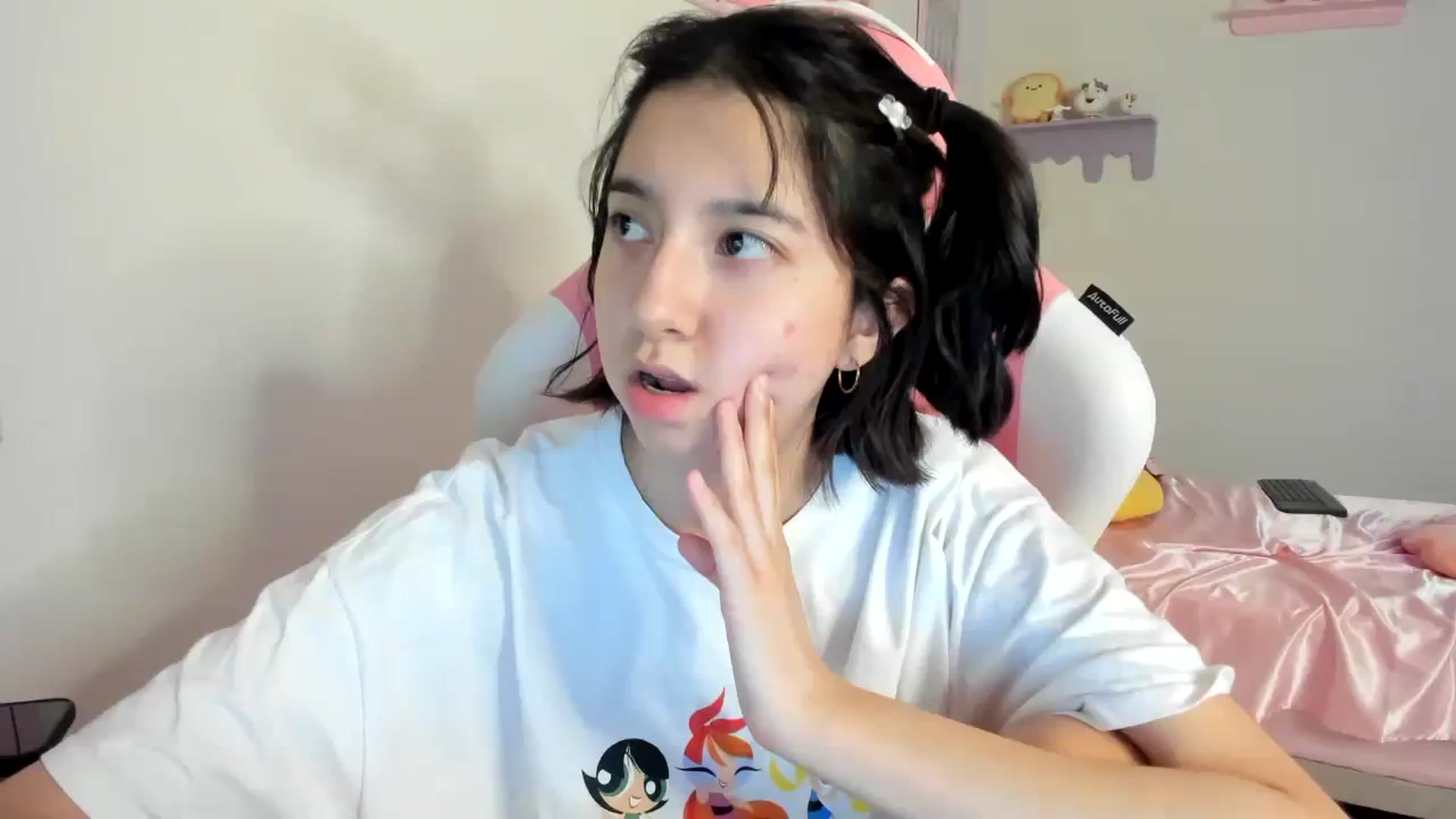 Gallery image thumbnail from Cherrycute666's myfreecams stream on, 08/13/2023, 10:30 image 17 of 20