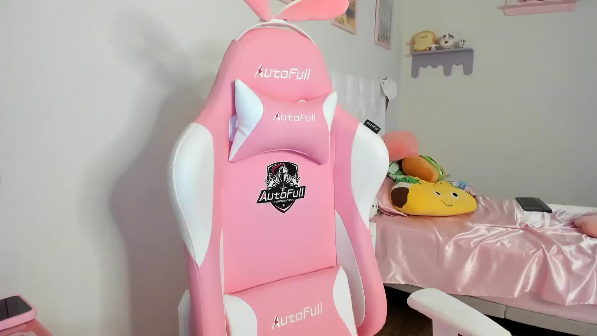 Gallery image thumbnail from Cherrycute666's myfreecams stream on, 08/13/2023, 10:30 image 12 of 20