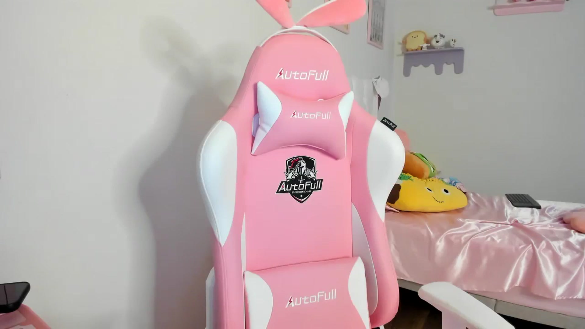 Gallery image thumbnail from Cherrycute666's myfreecams stream on, 08/13/2023, 10:30 image 15 of 20