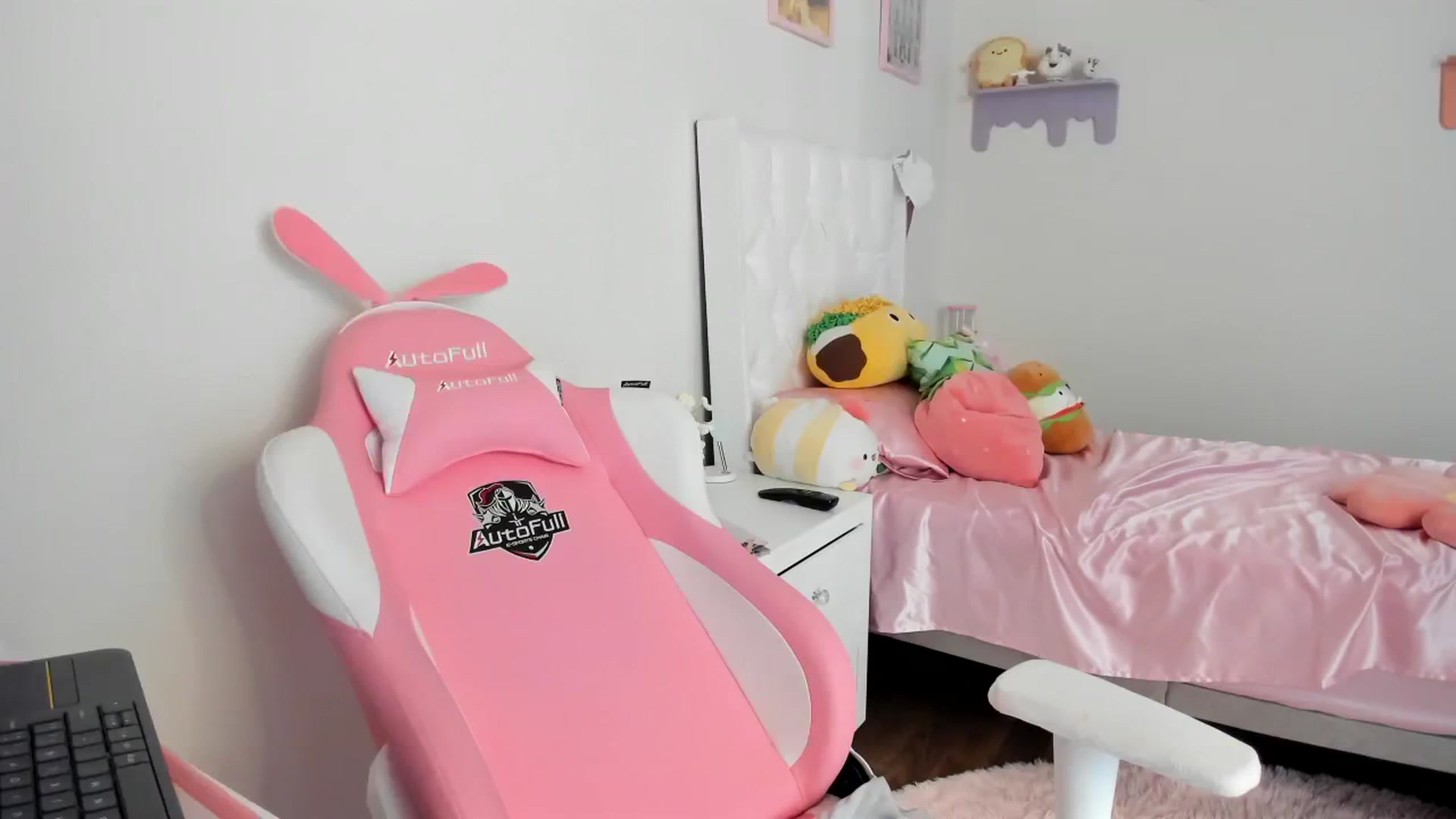 Gallery image thumbnail from Cherrycute666's myfreecams stream on, 08/13/2023, 23:13 image 17 of 20